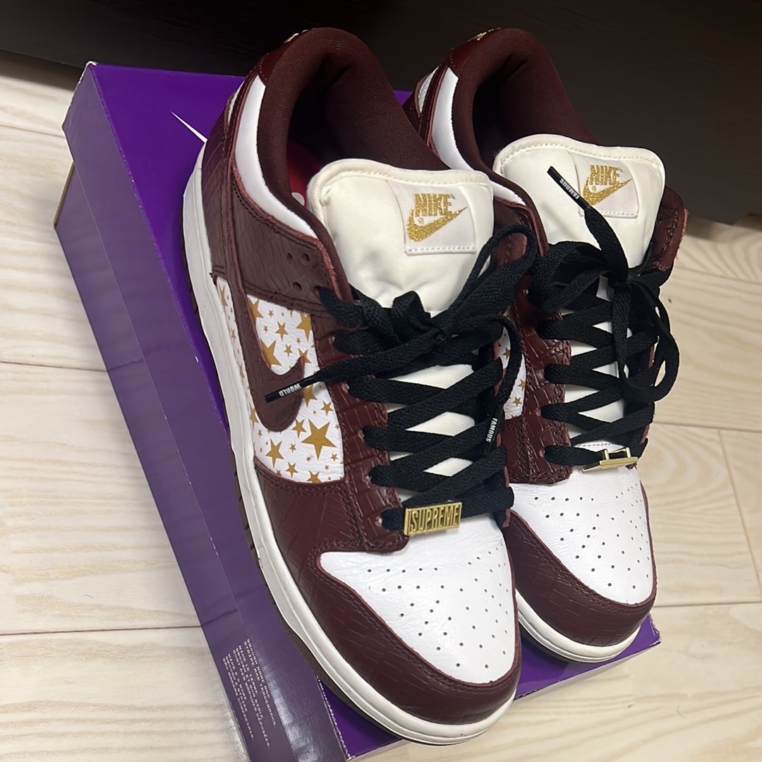 Supreme × Nike SB Dunk Low OG QS Gold Stars "White/Barkroot Brown"