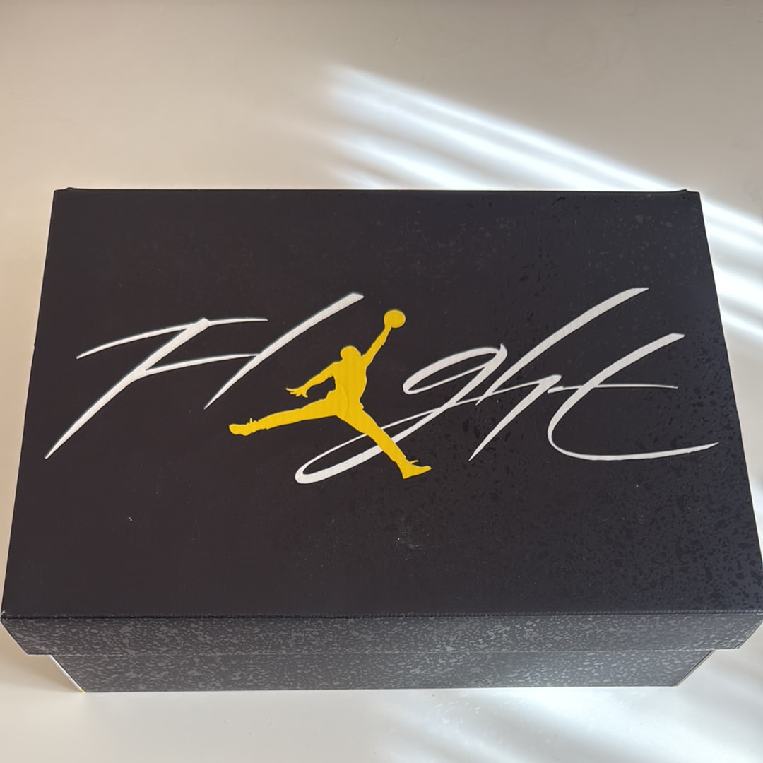 Nike Air Jordan 4 Retro "Thunder"(2023)