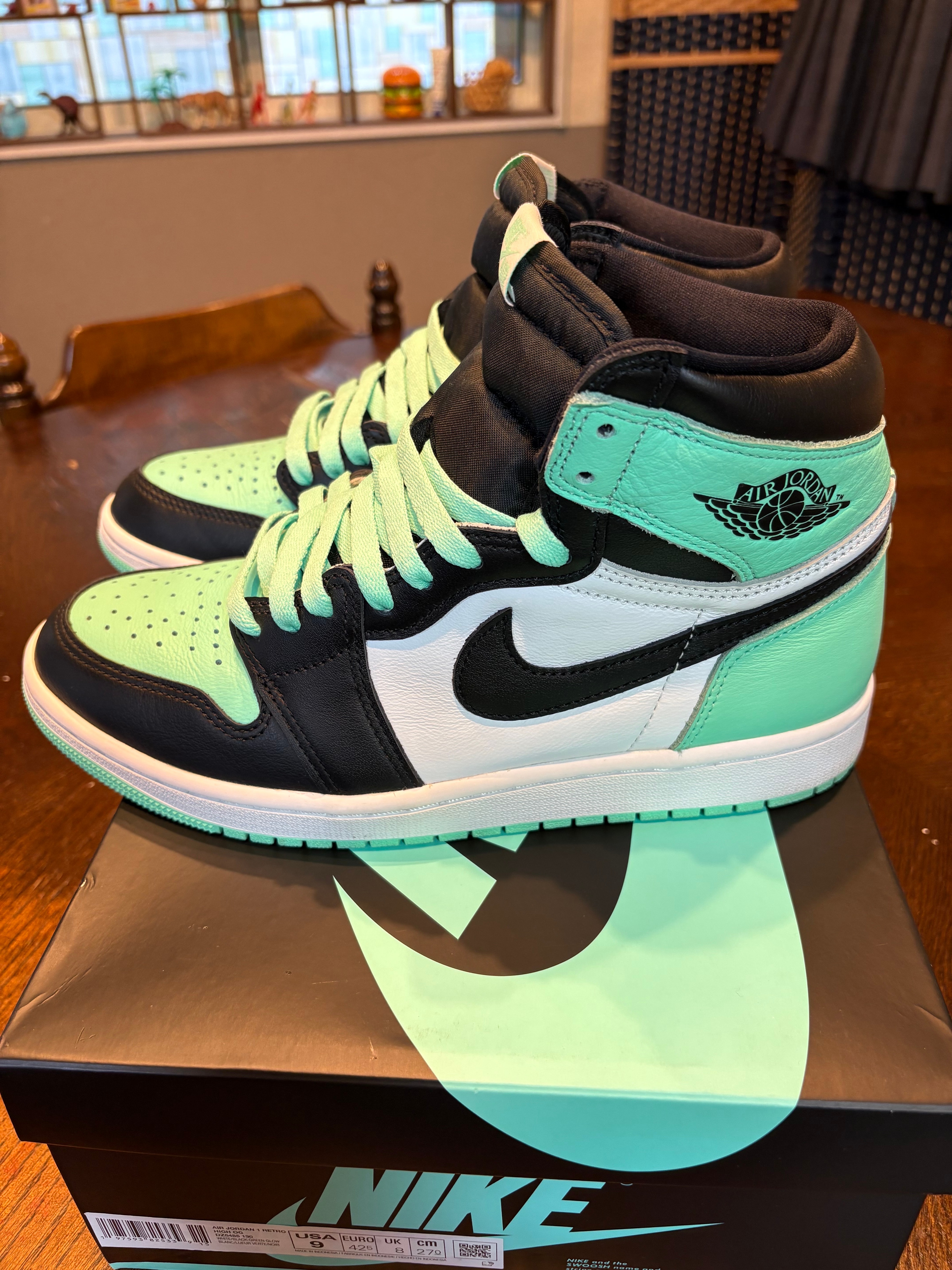 Nike Air Jordan 1 High OG "Green Glow"