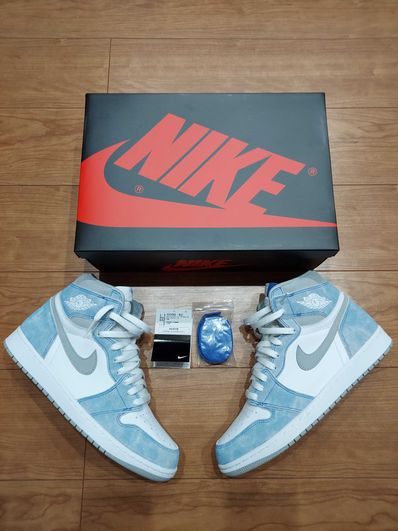 Nike Air Jordan 1 High OG "Hyper Royal"