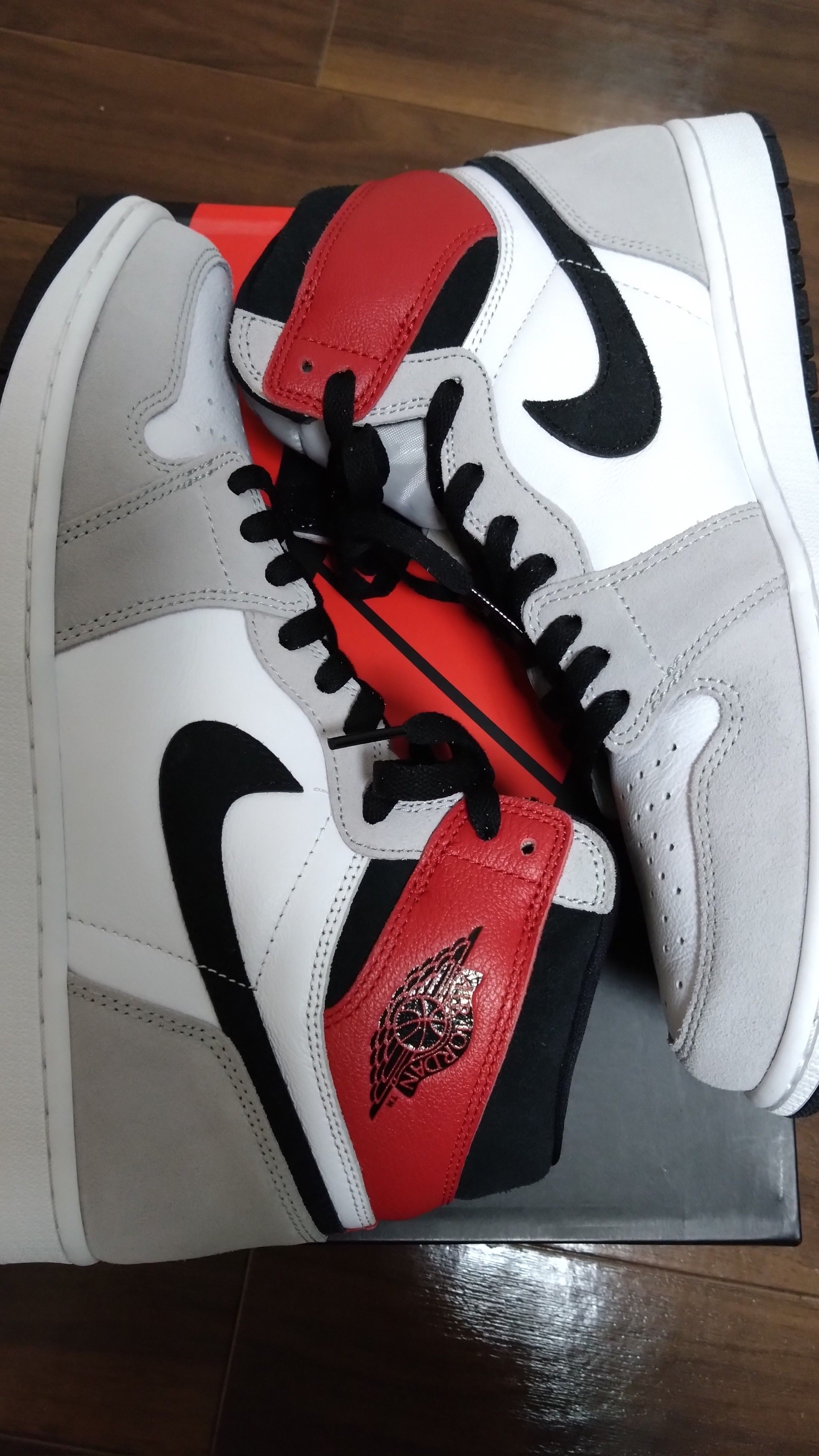 Nike Air Jordan 1 High OG "White/Black/Light Smoke Grey"