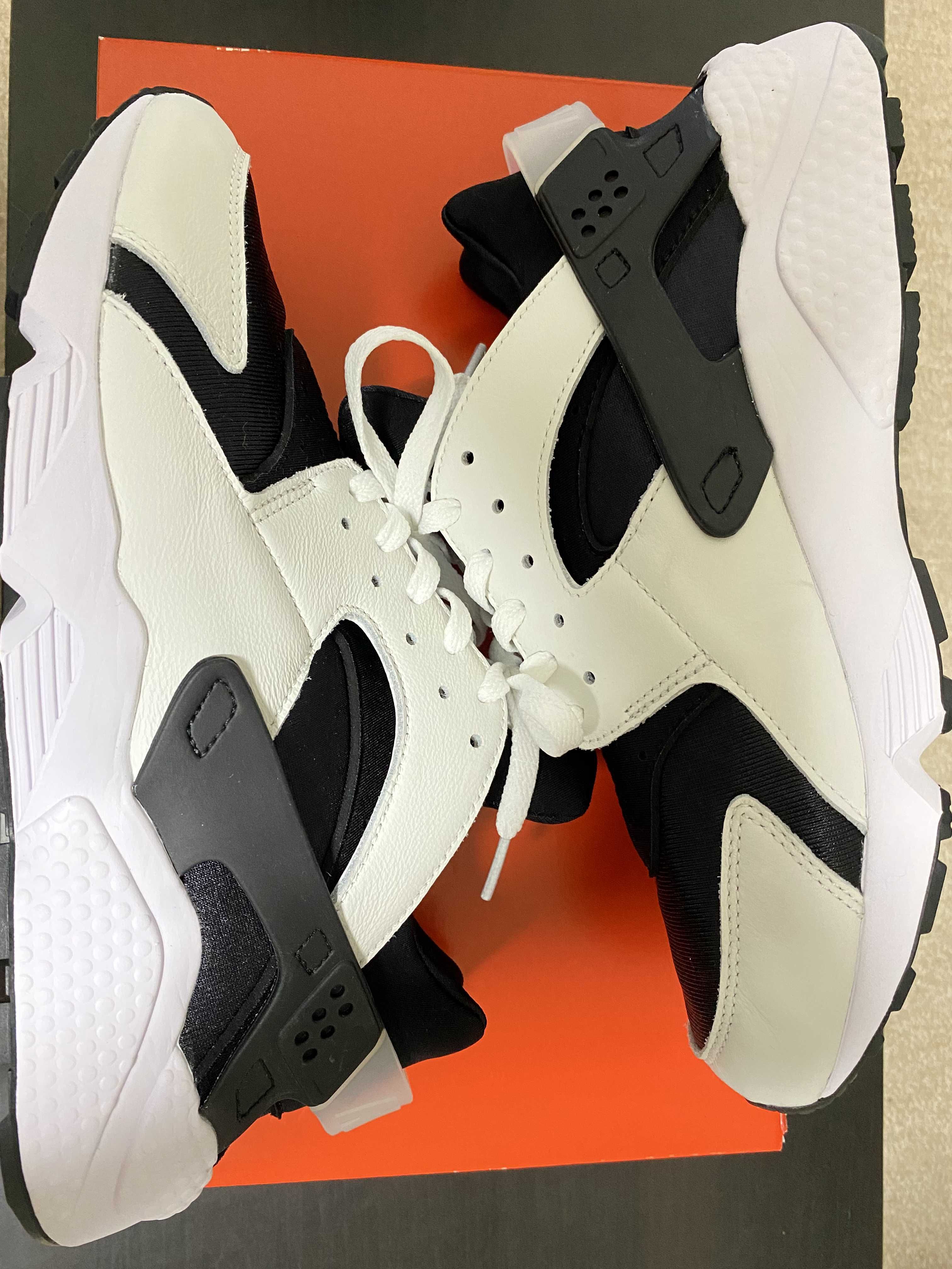 Nike Air Huarache "Black/White"