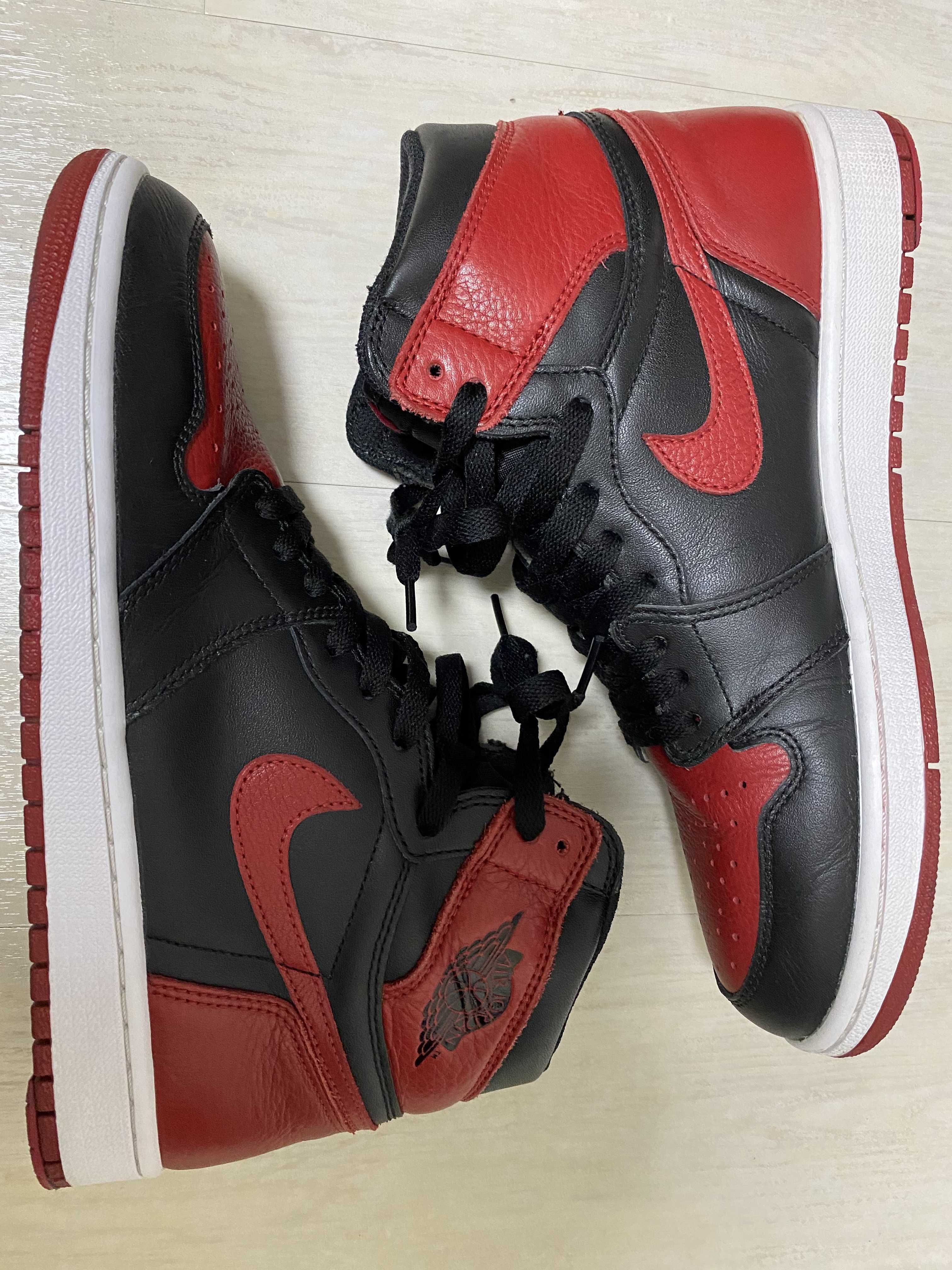 Nike Air Jordan 1 Retro High OG "Bred/Banned" (2016)