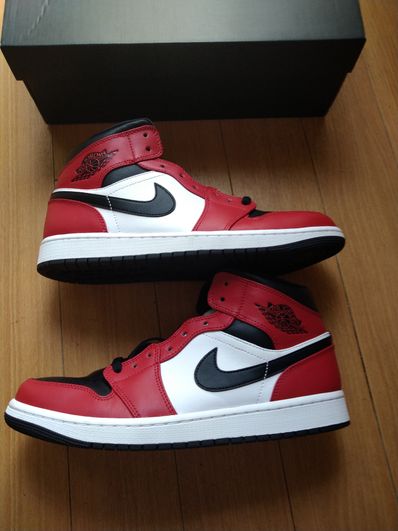 Nike Air Jordan 1 Mid "Chicago Black Toe"