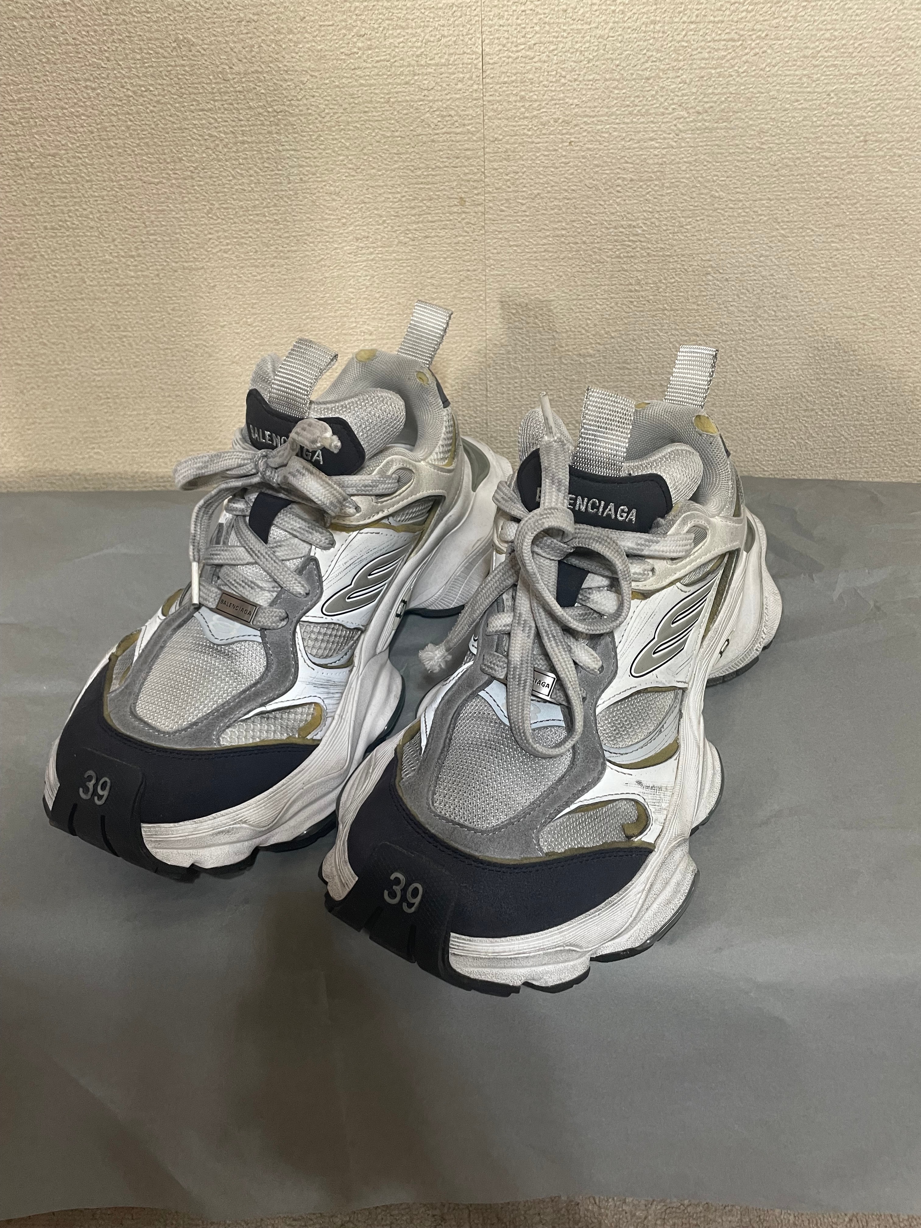 バレンシアガ カーゴ スニーカー "ホワイト/グレー"