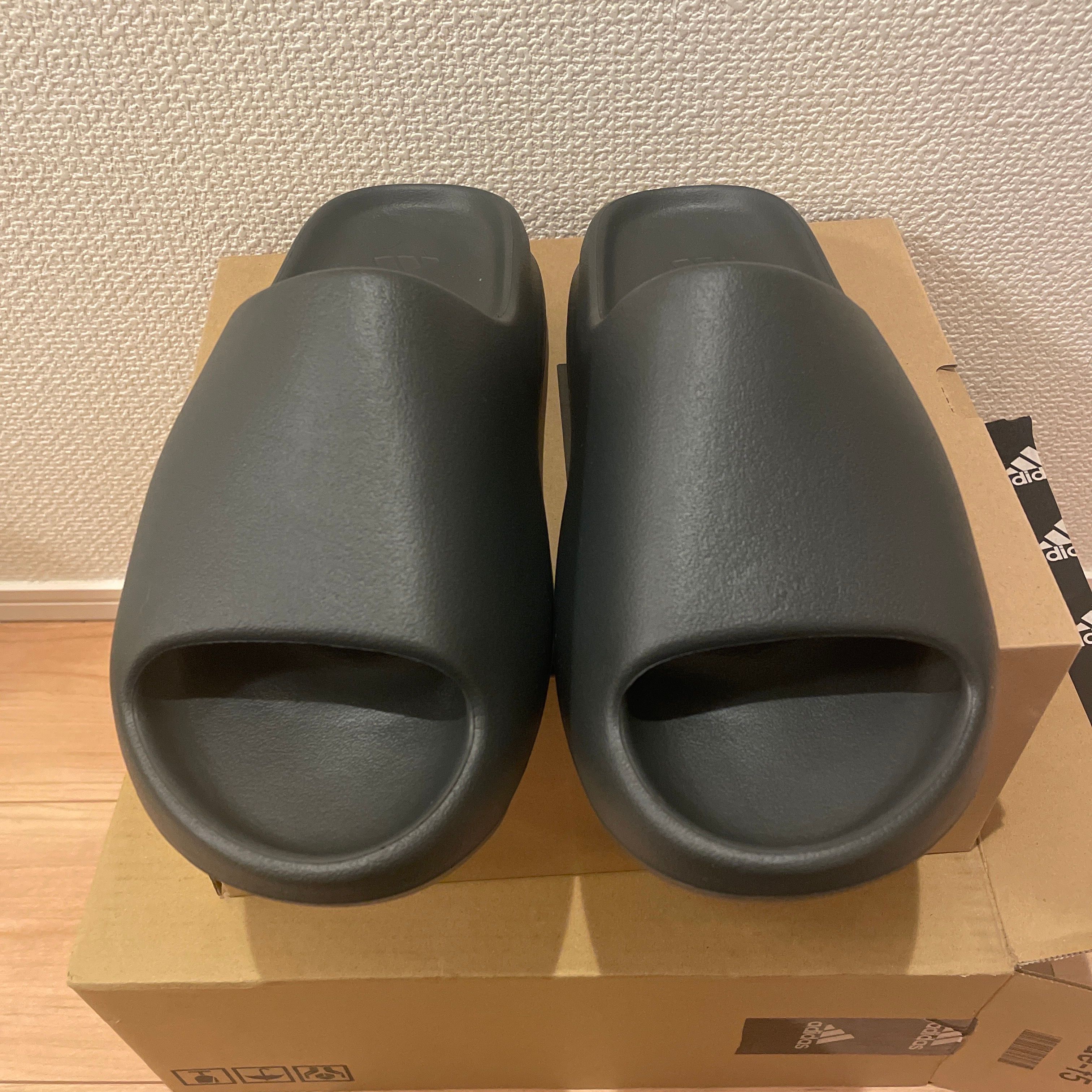 adidas YEEZY Slide "Dark Onyx"