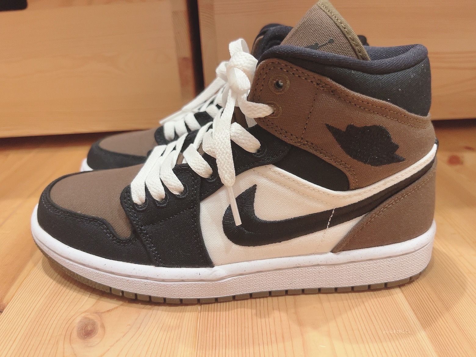 Nike Women's Air Jordan 1 Mid SE "Olive Toe"