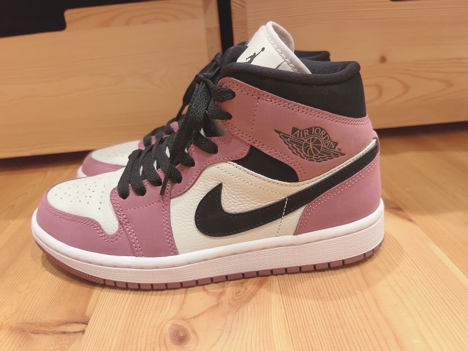 Nike Women's Air Jordan 1 Mid "Berry Pink"