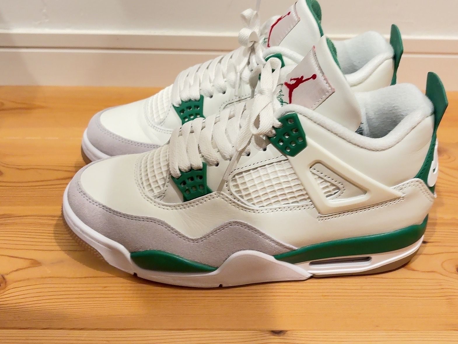 Nike SB × Air Jordan 4 Retro SP "Pine Green"