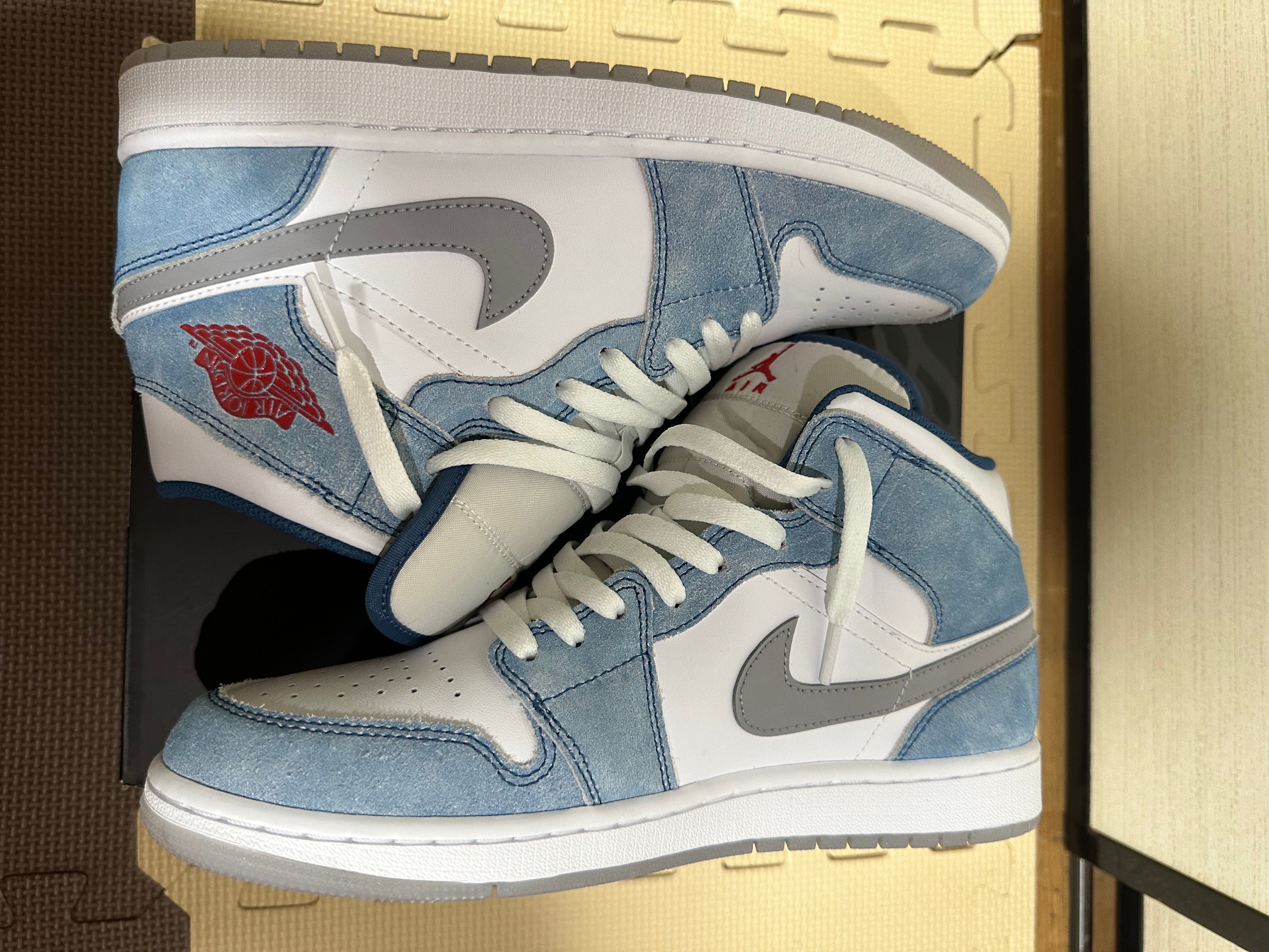 Nike Air Jordan 1 Mid SE "White/Hyper Royal/Red"