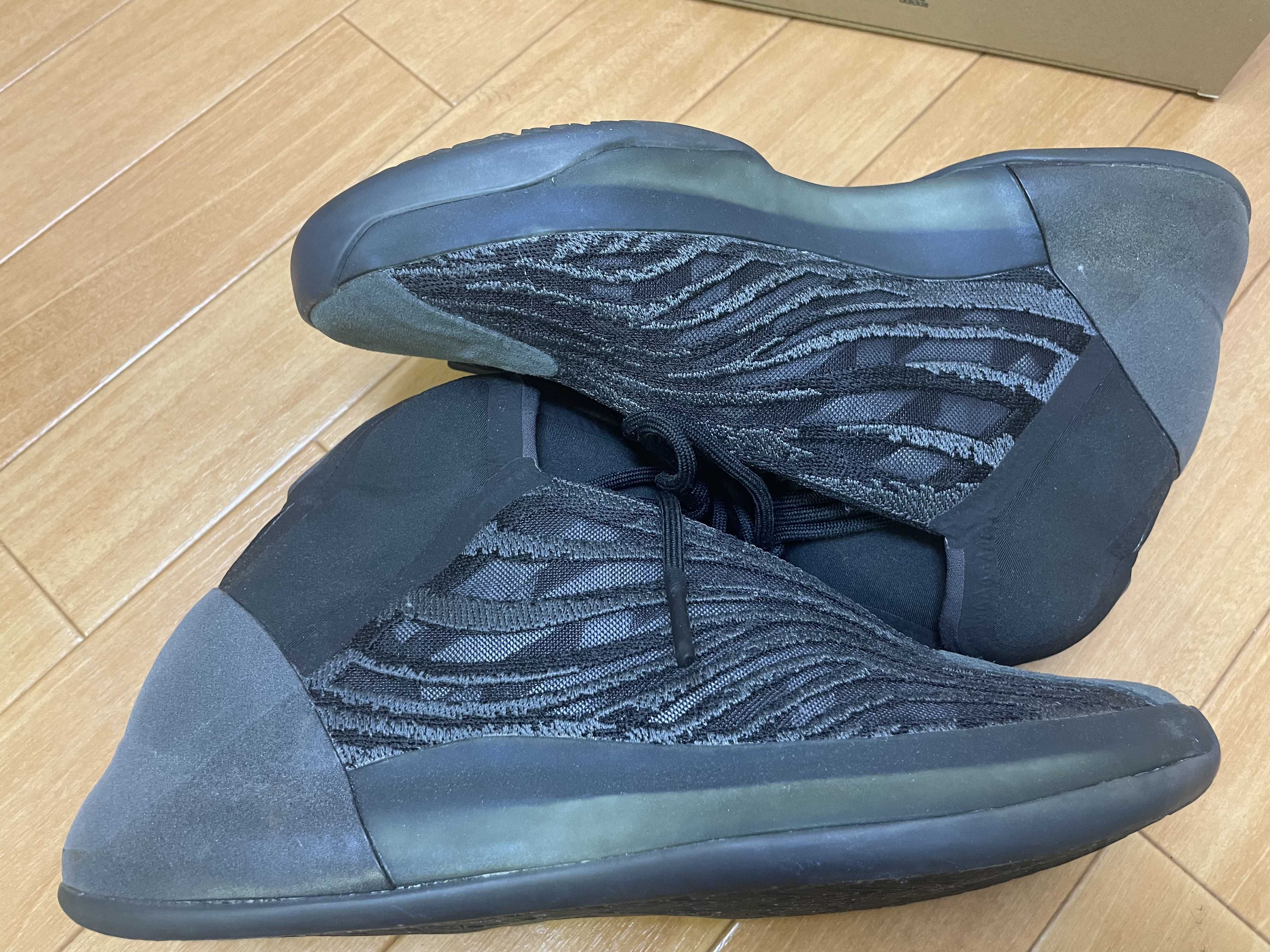 ADIDAS YEEZY Quantum "Onyx" 
