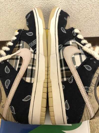 Travis Scott × Nike SB Dunk Low "Black/Parachute Beige"