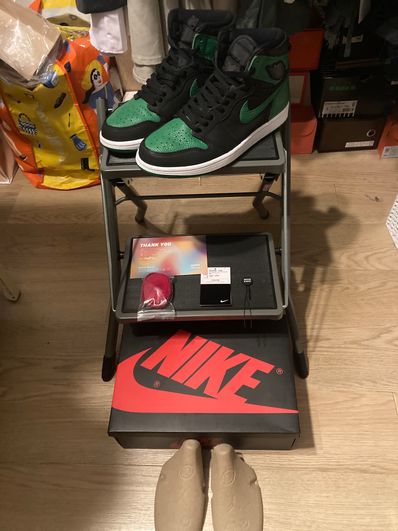 Nike Air Jordan 1 Retro High OG "Black/Pine Green" (2020)