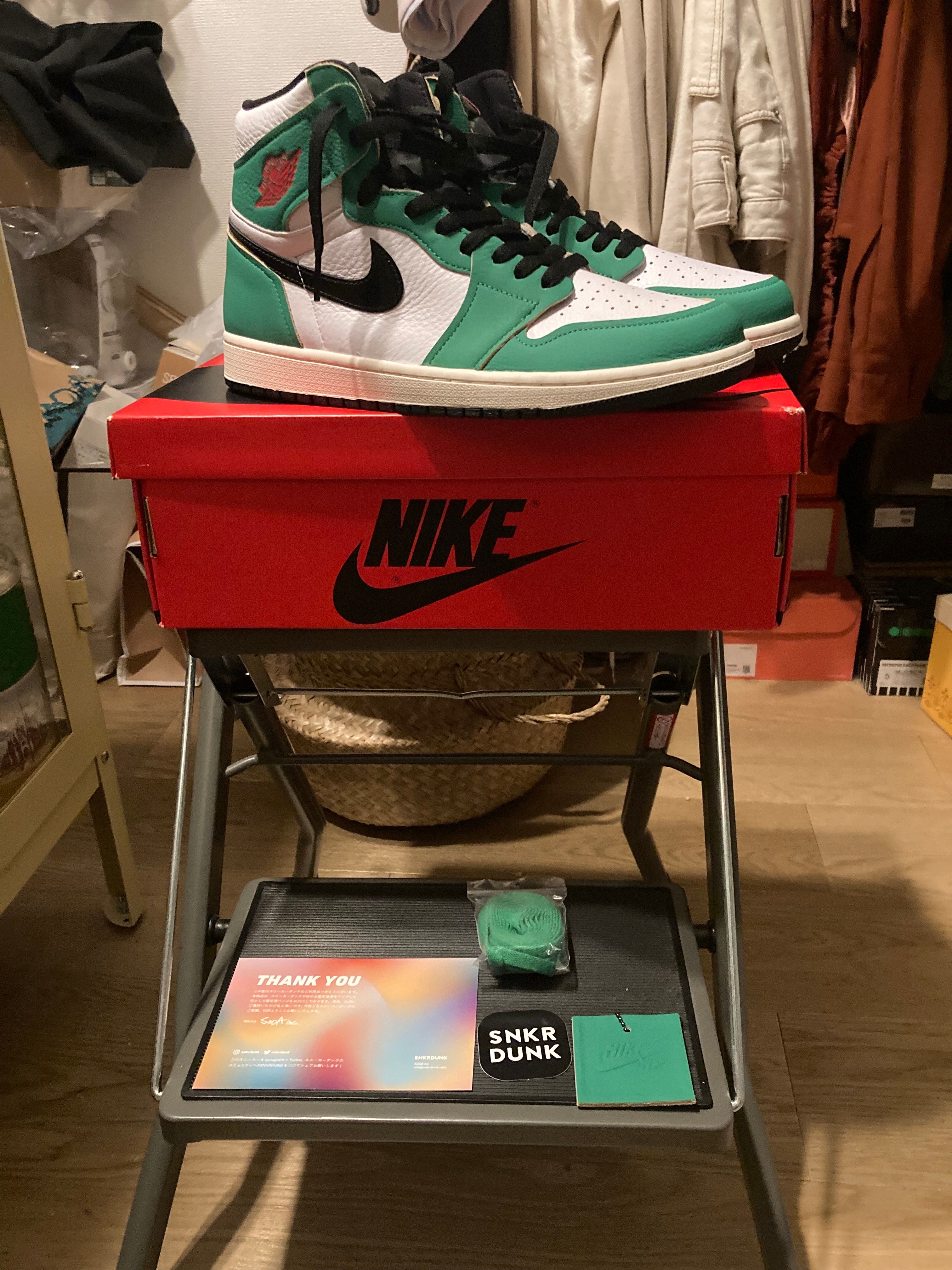 Nike Women's Air Jordan 1 High OG "Lucky Green/White-Sail-Black"