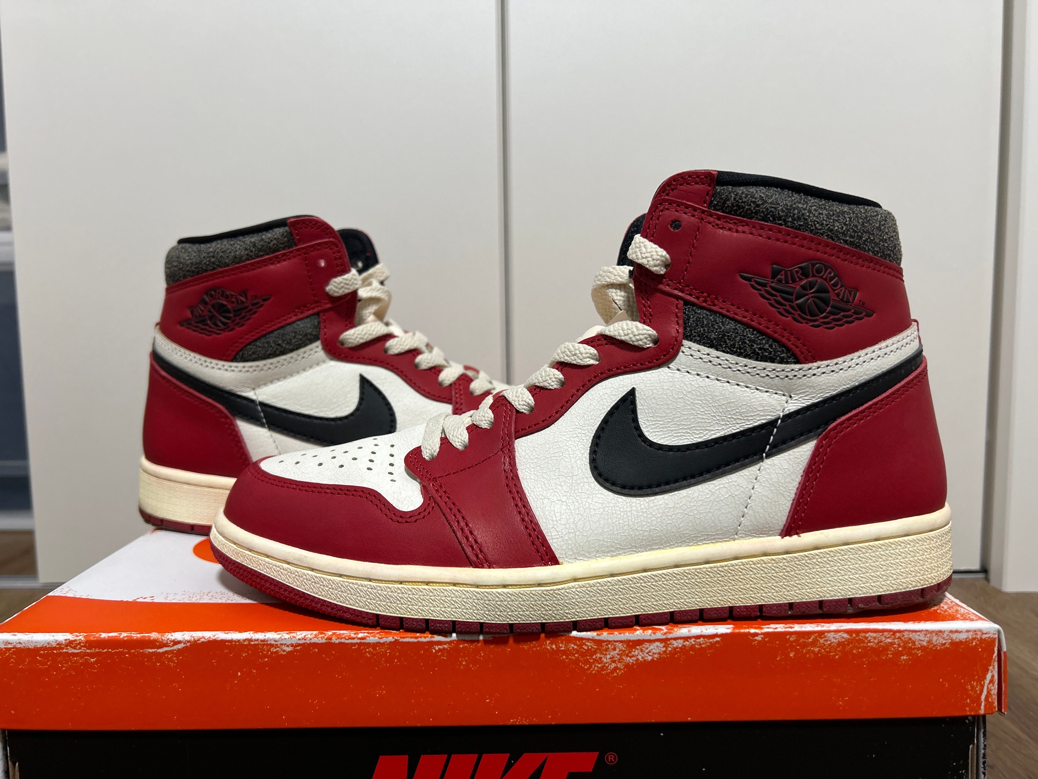 Nike Air Jordan 1 High OG "Lost & Found/Chicago"