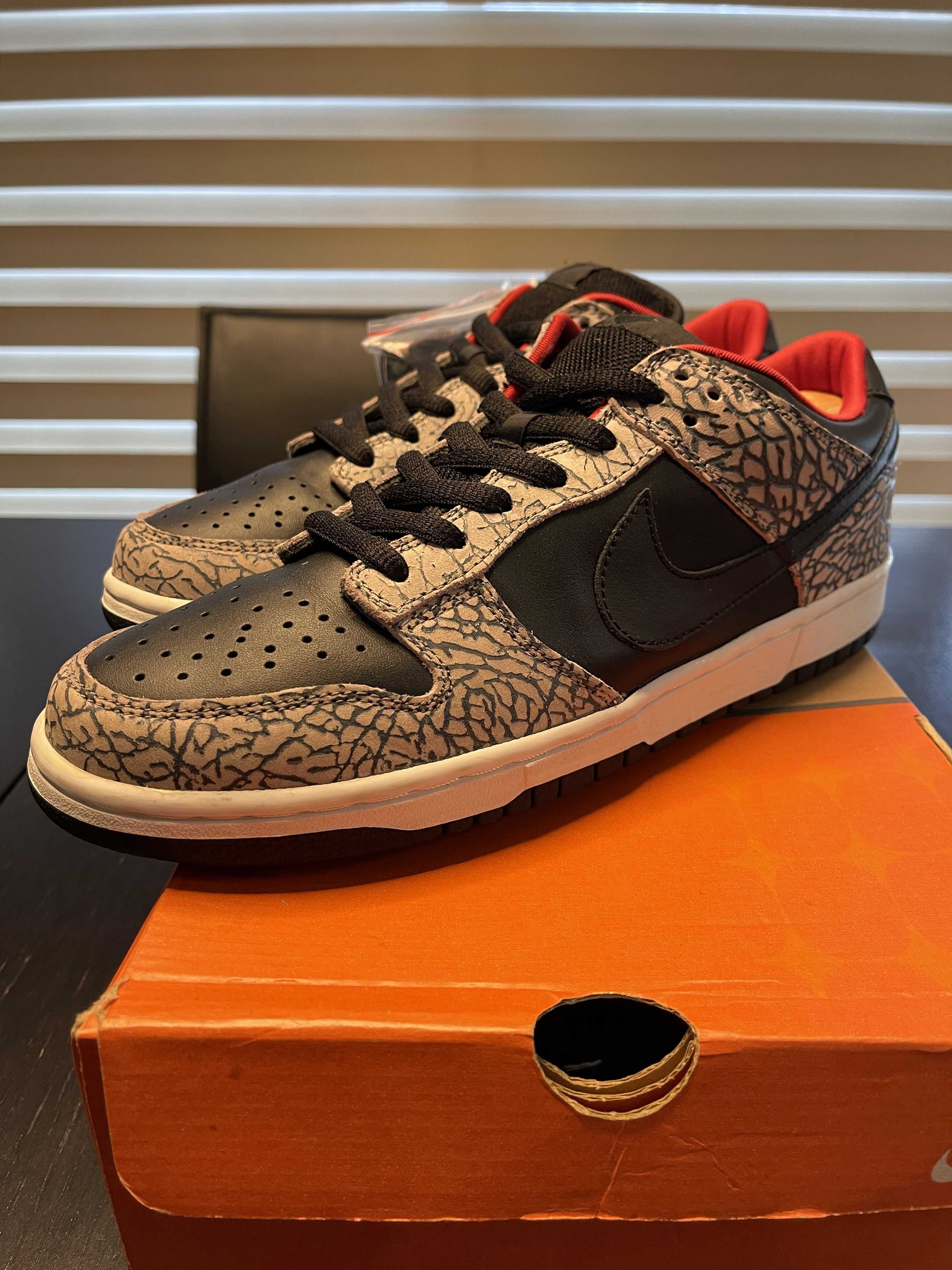 Supreme × Nike SB Dunk Low "Black Cement/Safari" (2002)