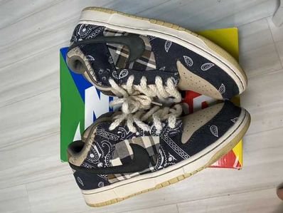 Travis Scott × Nike SB Dunk Low "Black/Parachute Beige"