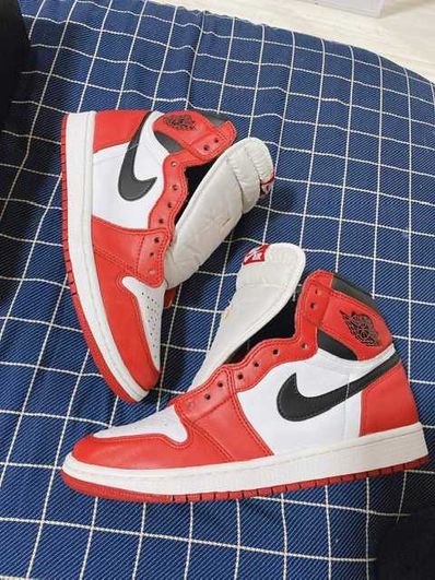 Nike Air Jordan 1 Retro High "Chicago" (2015)