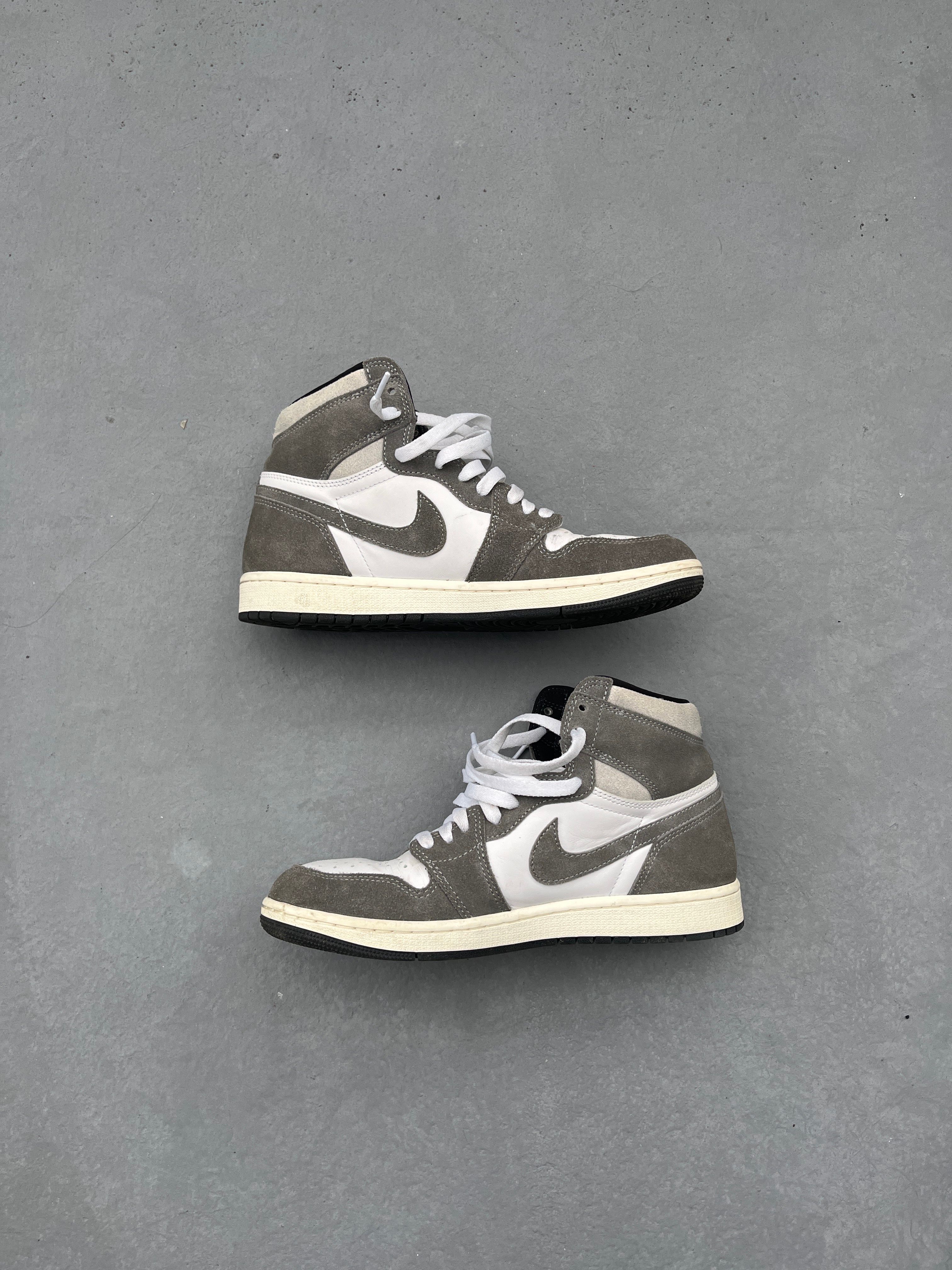 Nike Air Jordan 1 Retro High OG "Black and Smoke Grey"