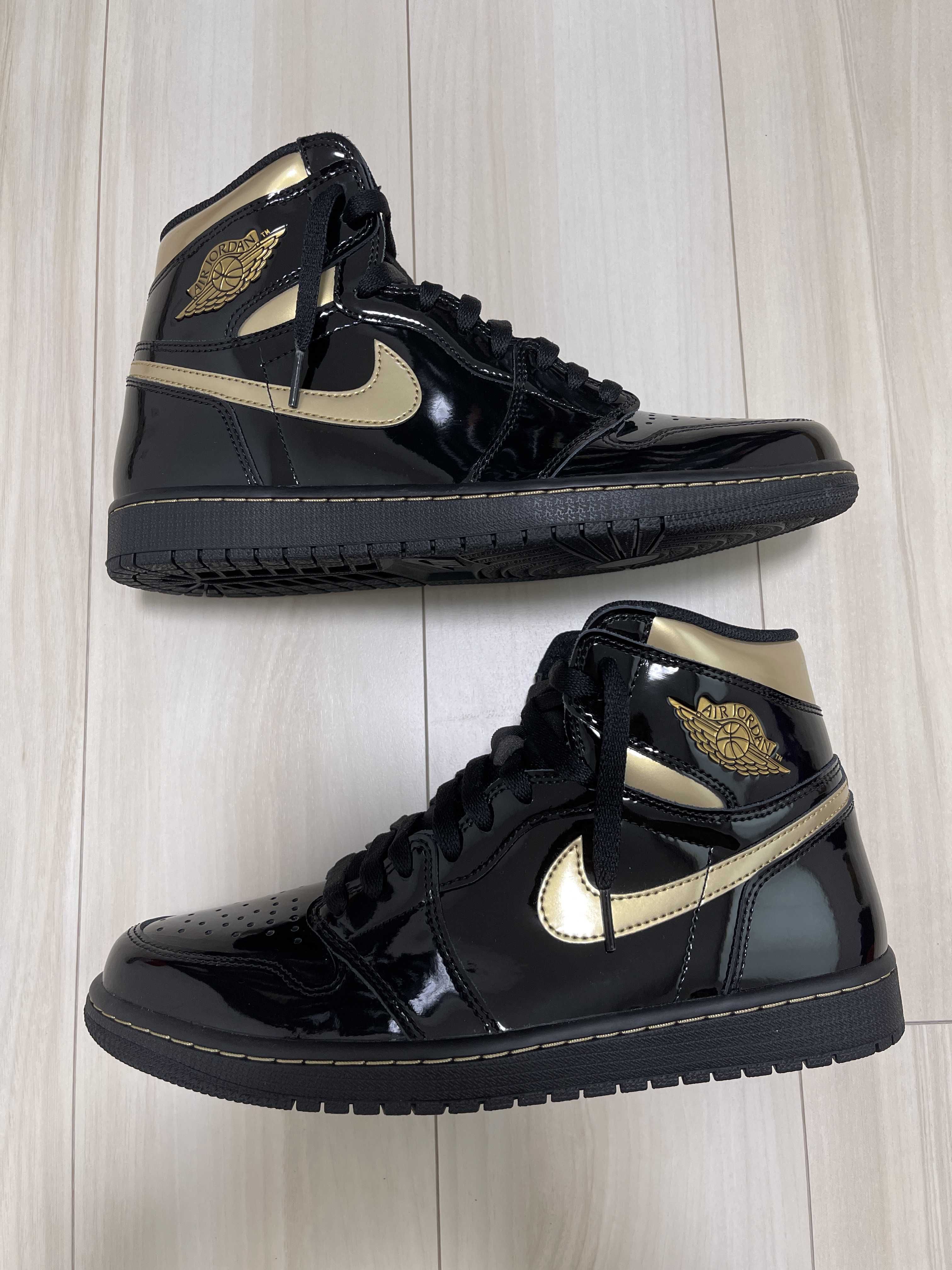 Nike Air Jordan 1 High OG "Black-Metalic Gold"