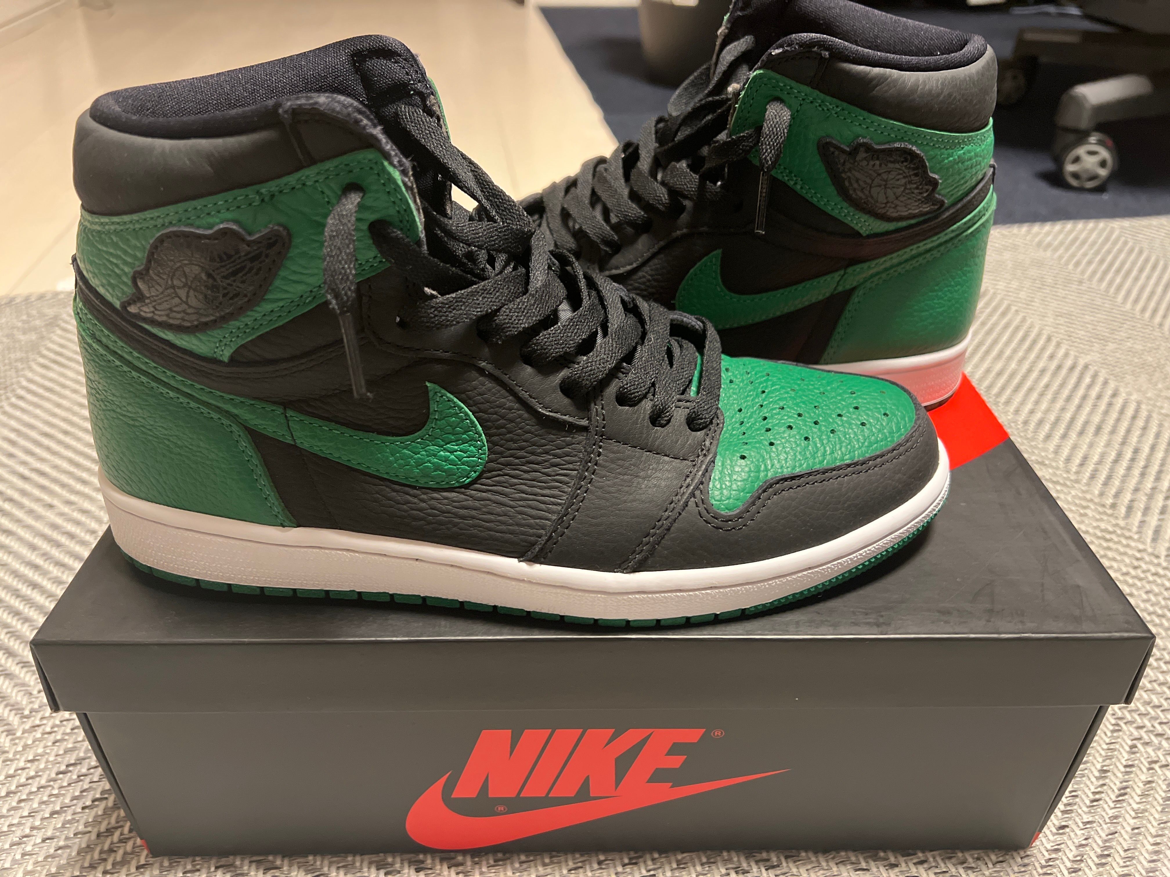 Nike Air Jordan 1 Retro High OG "Black/Pine Green" (2020)