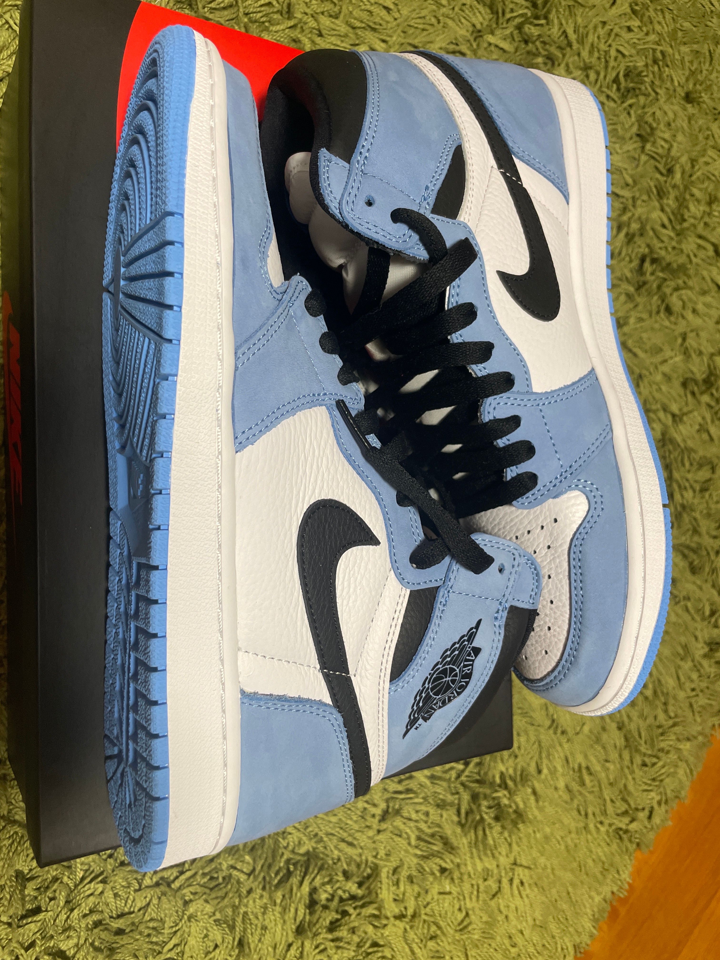 Nike Air Jordan 1 High OG "University Blue"