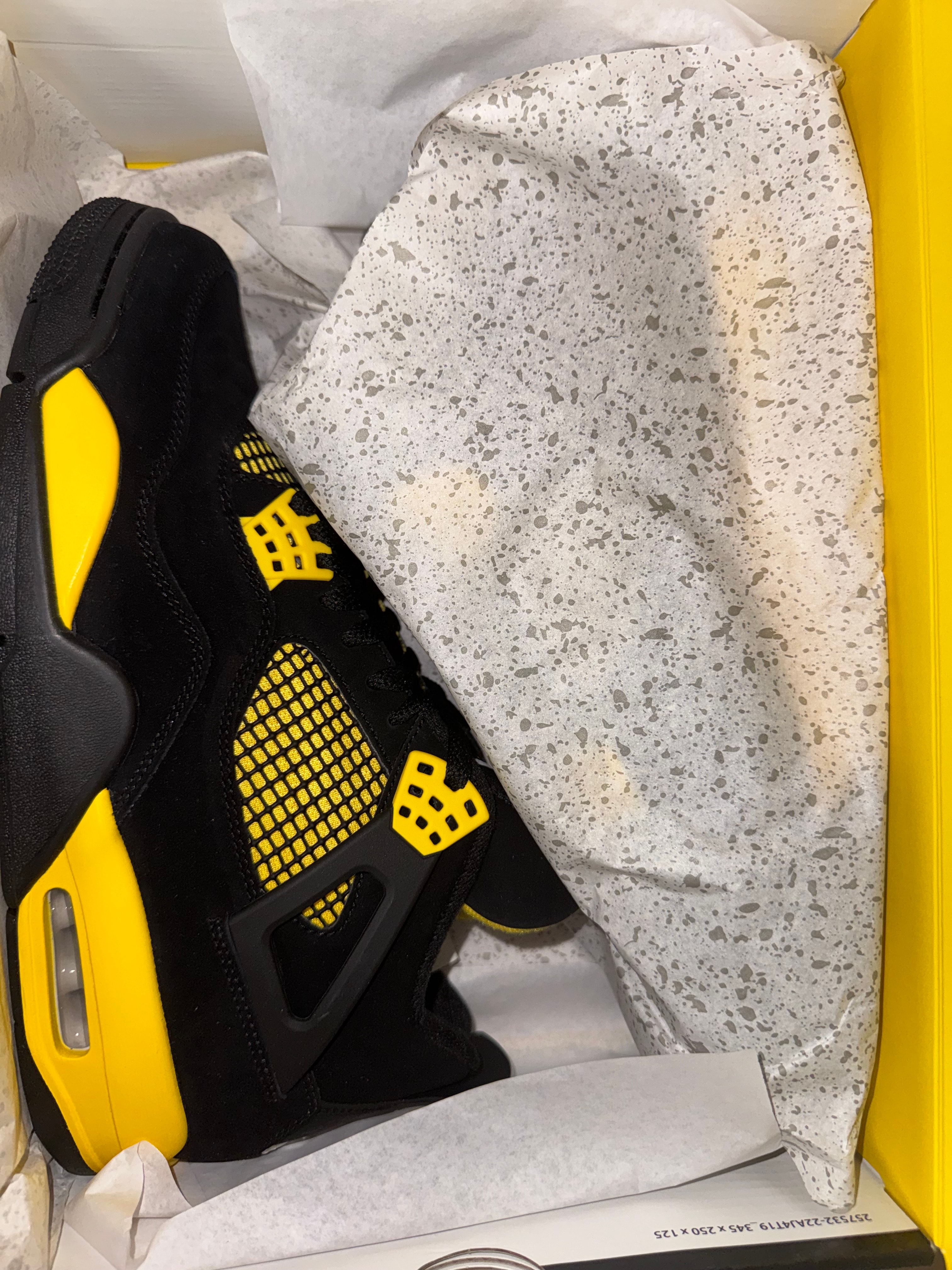 Nike Air Jordan 4 Retro "Thunder"(2023)