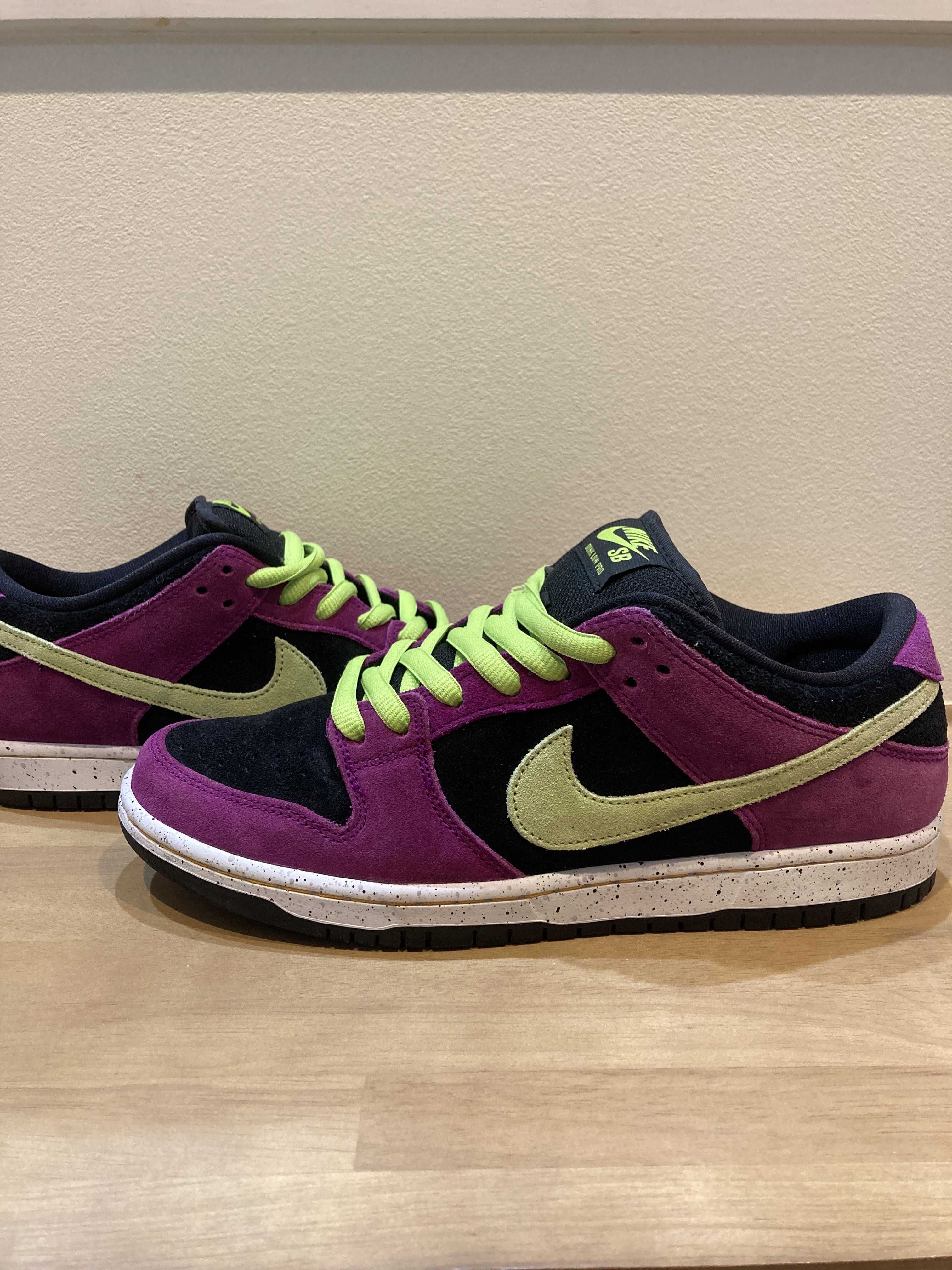 Nike SB Dunk Low "Red Plum"
