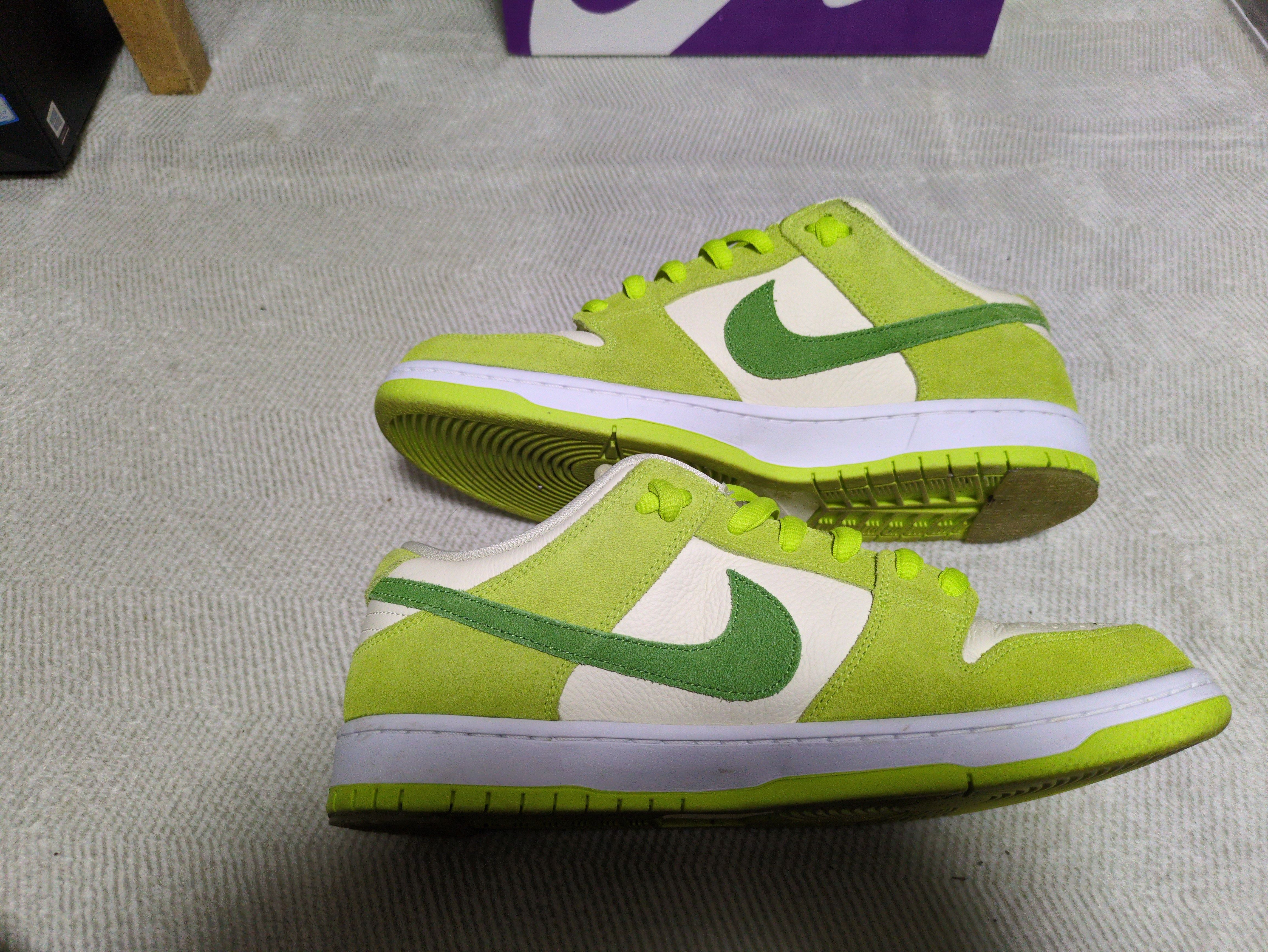 Nike SB Dunk Low "Green Apple"