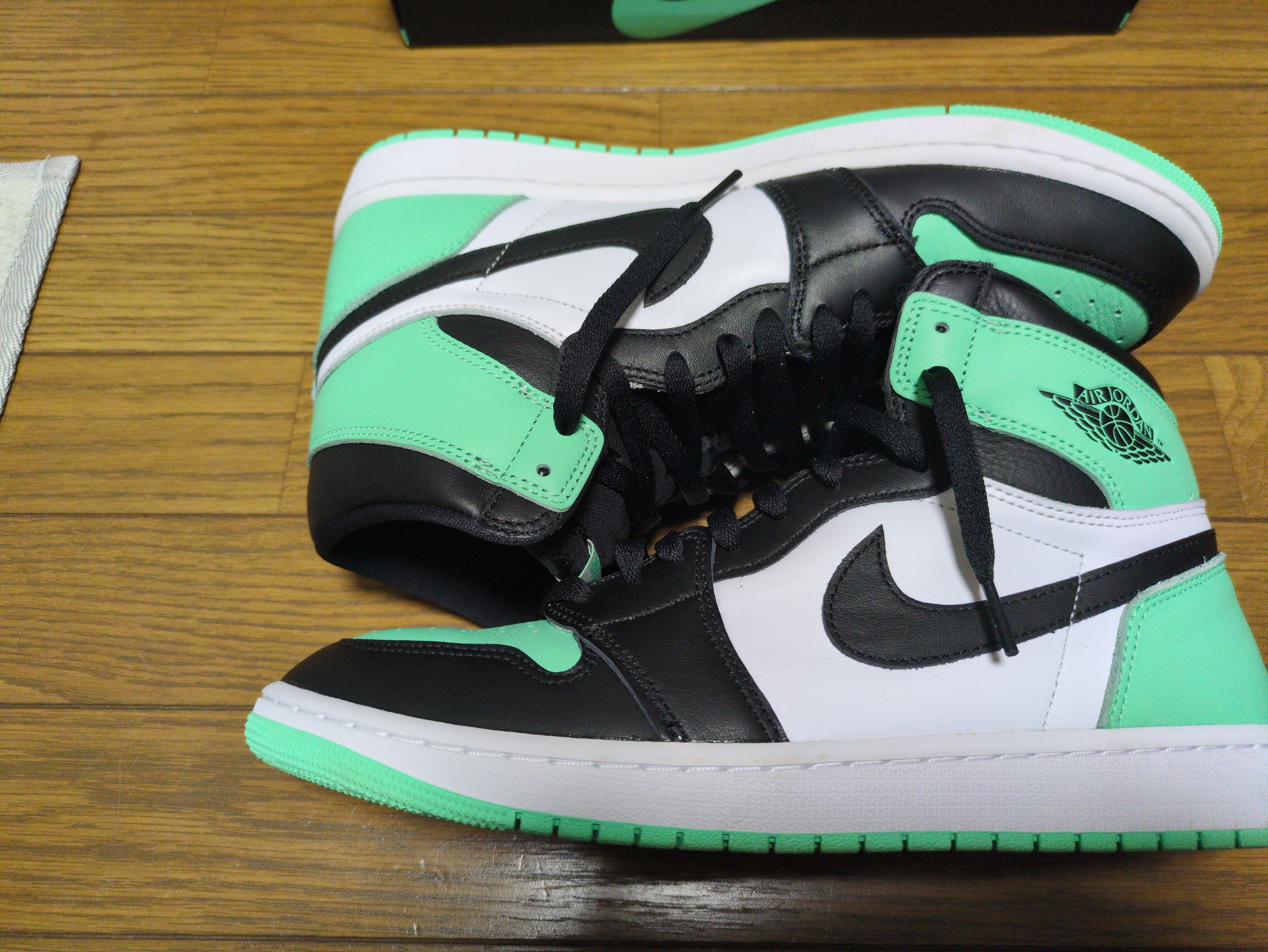 Nike Air Jordan 1 High OG "Green Glow"