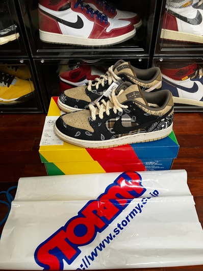Travis Scott × Nike SB Dunk Low "Black/Parachute Beige"