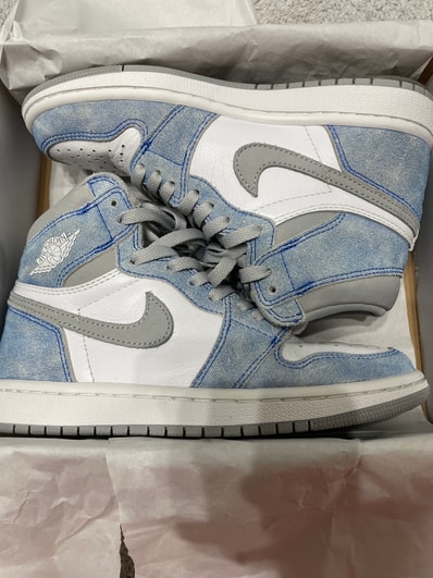 Nike Air Jordan 1 High OG "Hyper Royal"