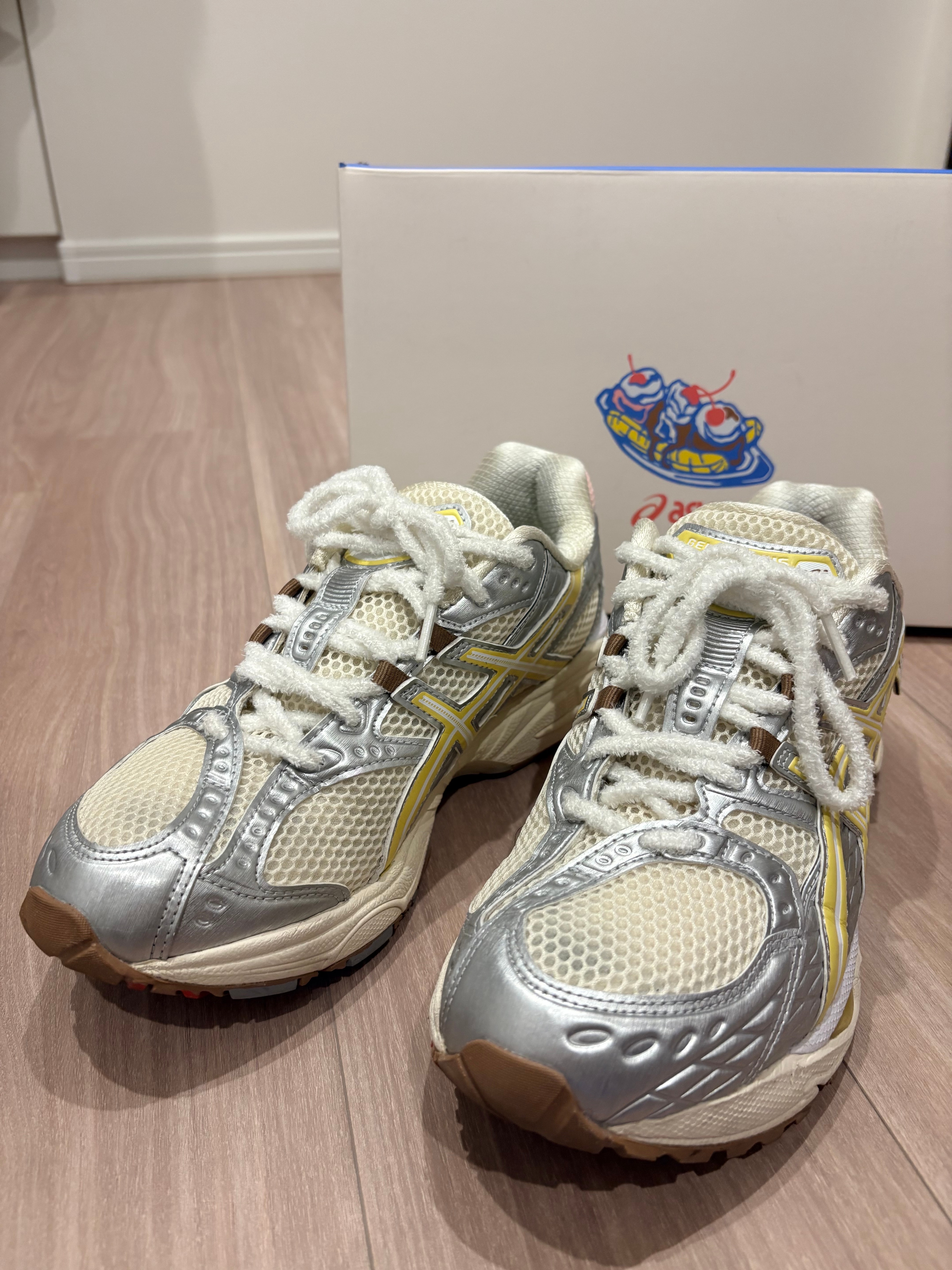 VANDY THE PINK × atmos × Asics Gel-Nimbus 10.1 "Ivory/Pineapple Slice"