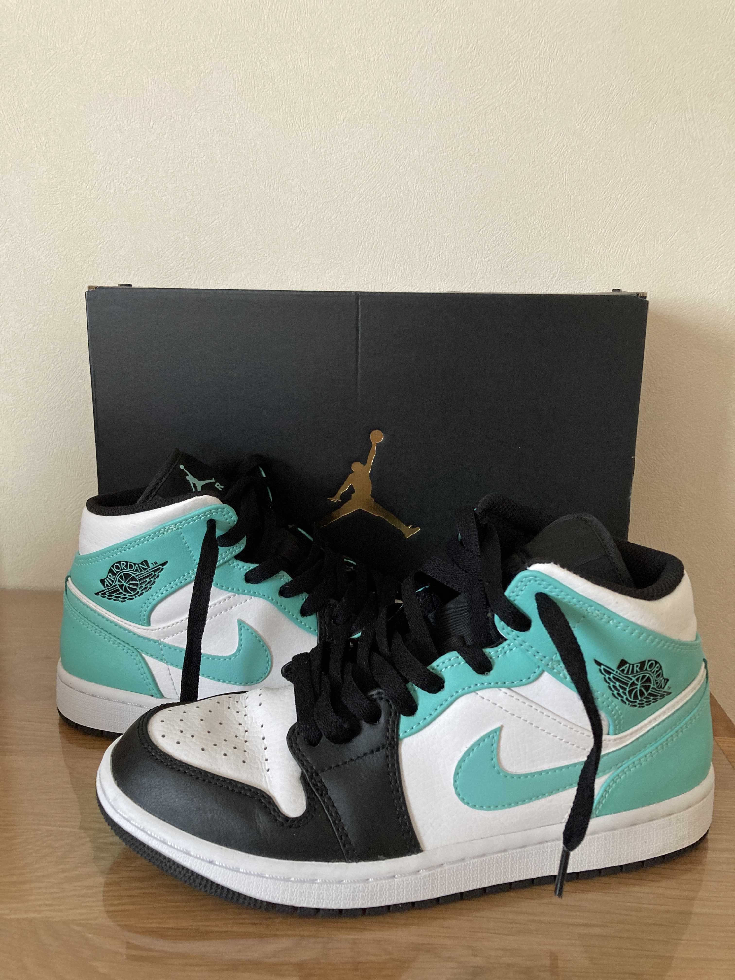 Nike Air Jordan 1 Mid "Tropical Twist"