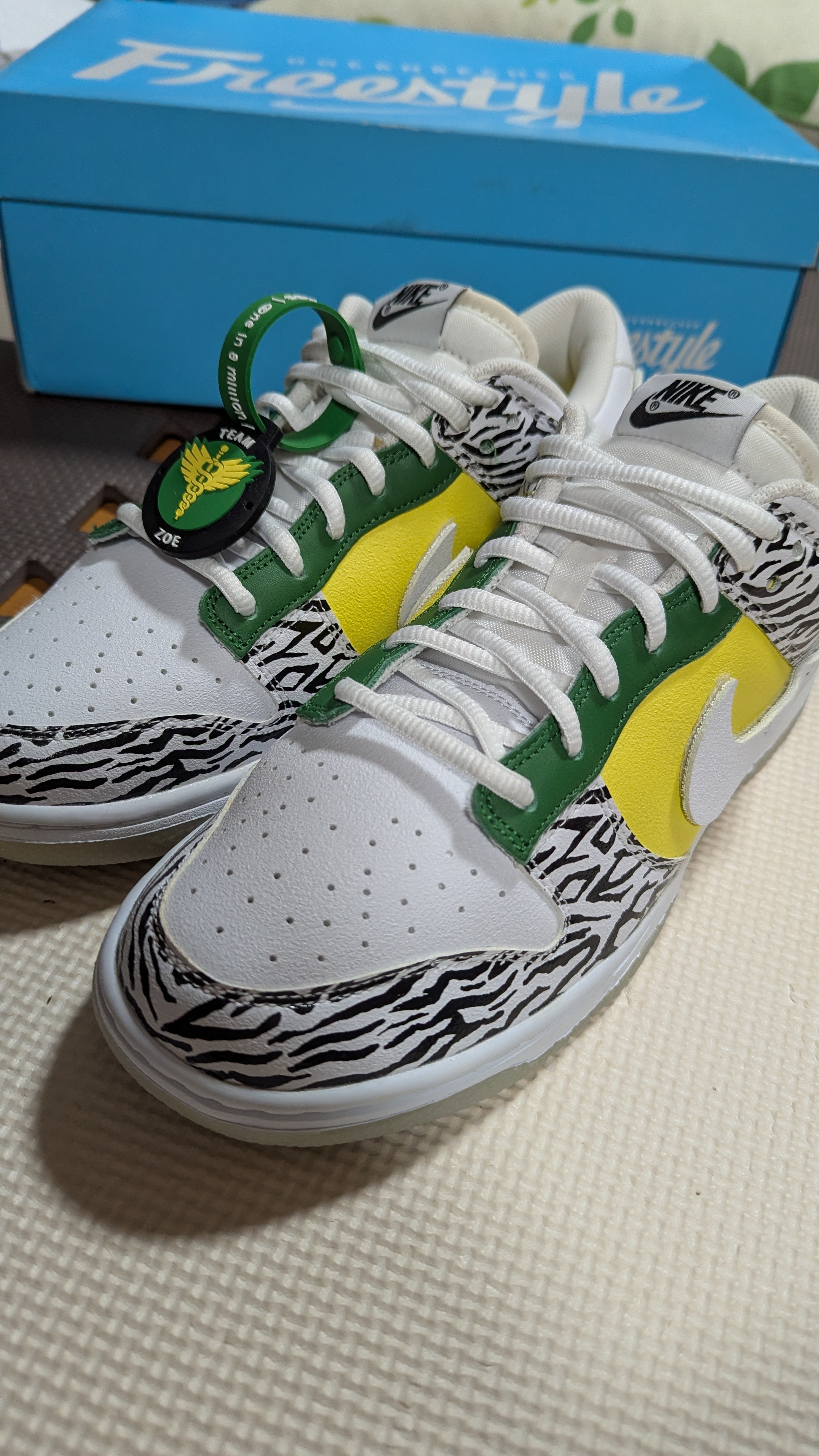 Nike Dunk Low Doernbecher Zoe "White/Black-Green-Yellow"