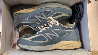 AURALEE × New Balance 990V4 "Dusty Blue"