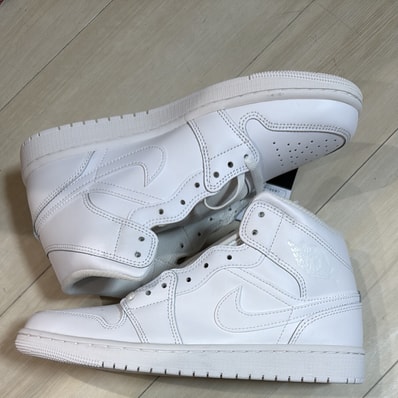 Nike Air Jordan 1 Mid "Triple White"