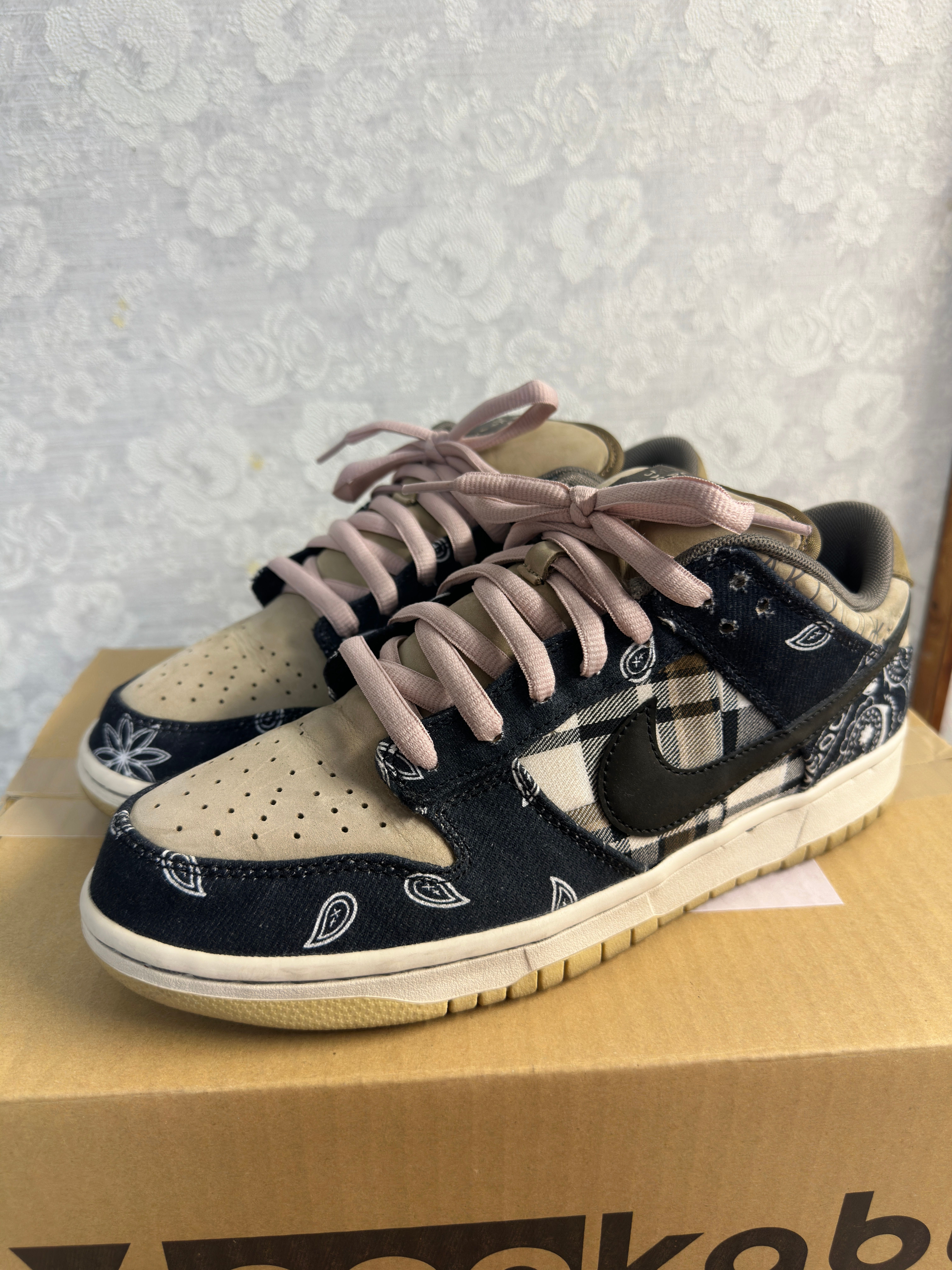 Travis Scott × Nike SB Dunk Low "Black/Parachute Beige"