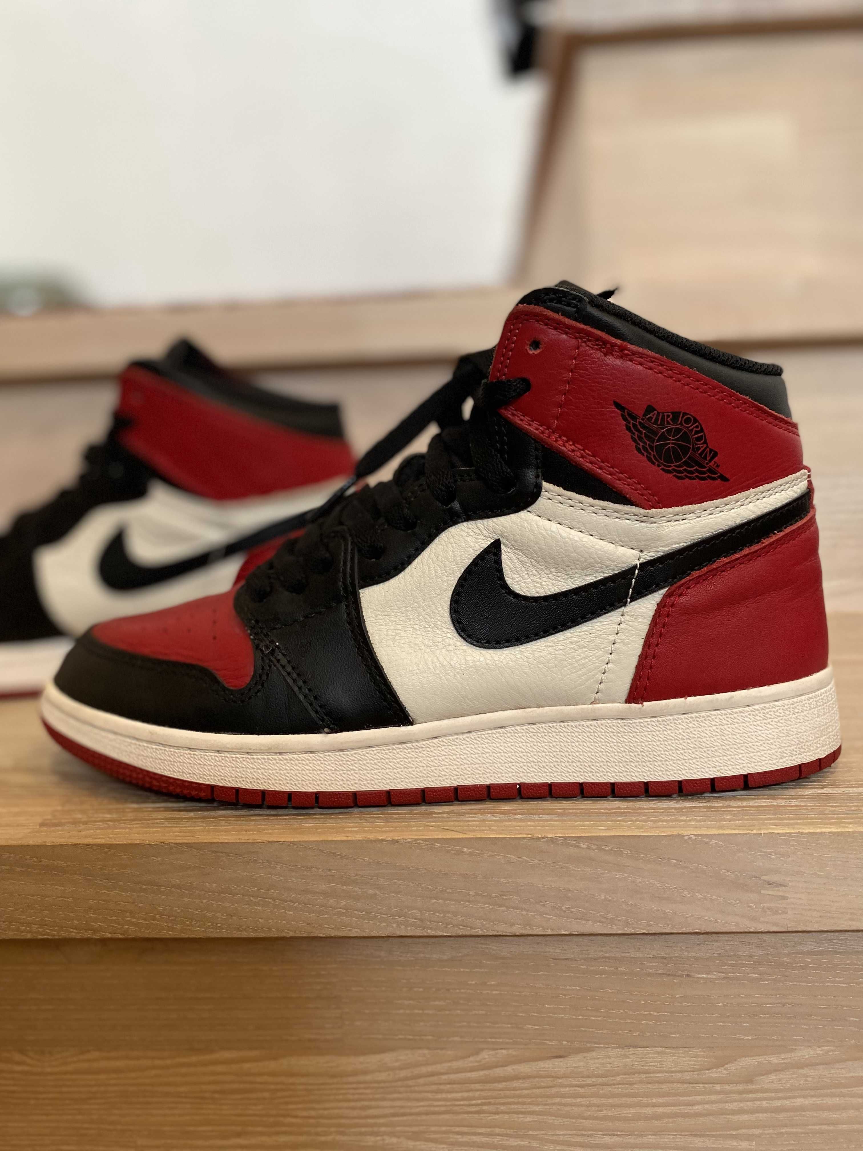Nike GS Air Jordan 1 Retro High "Bred Toe"