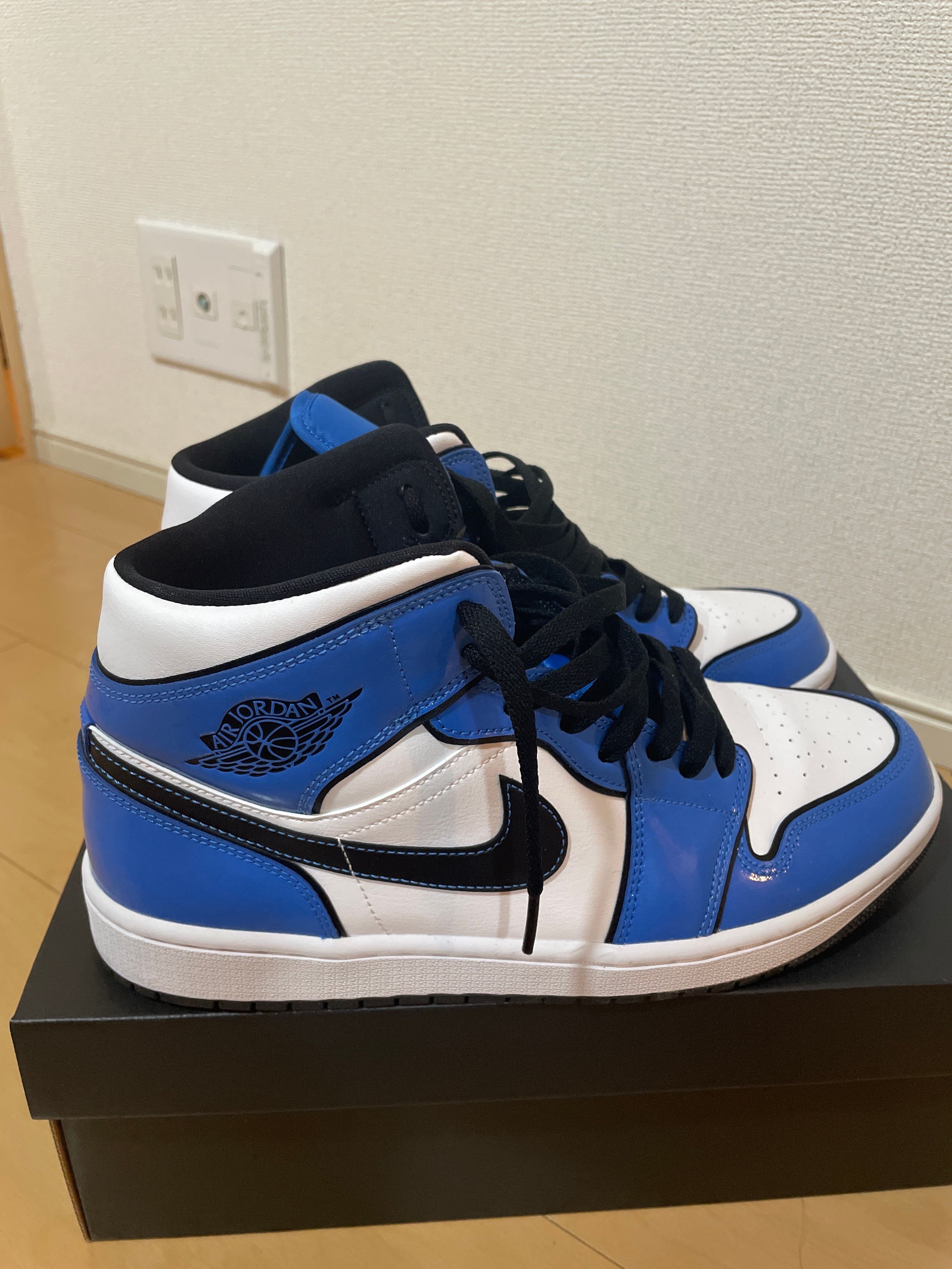 Nike Air Jordan 1 Mid SE "Signal Blue"