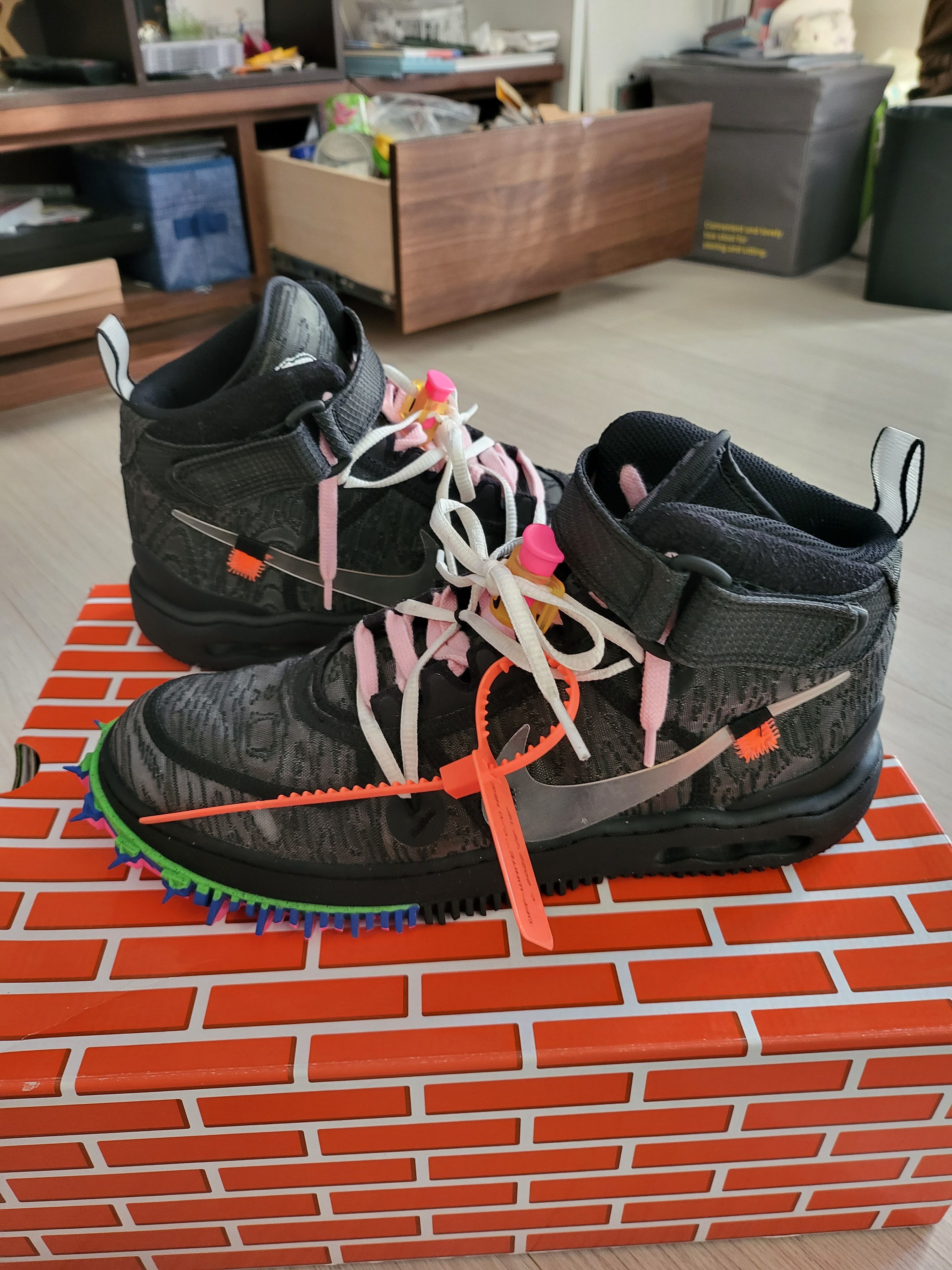 Off-White × Nike Air Force 1 Mid "Black"