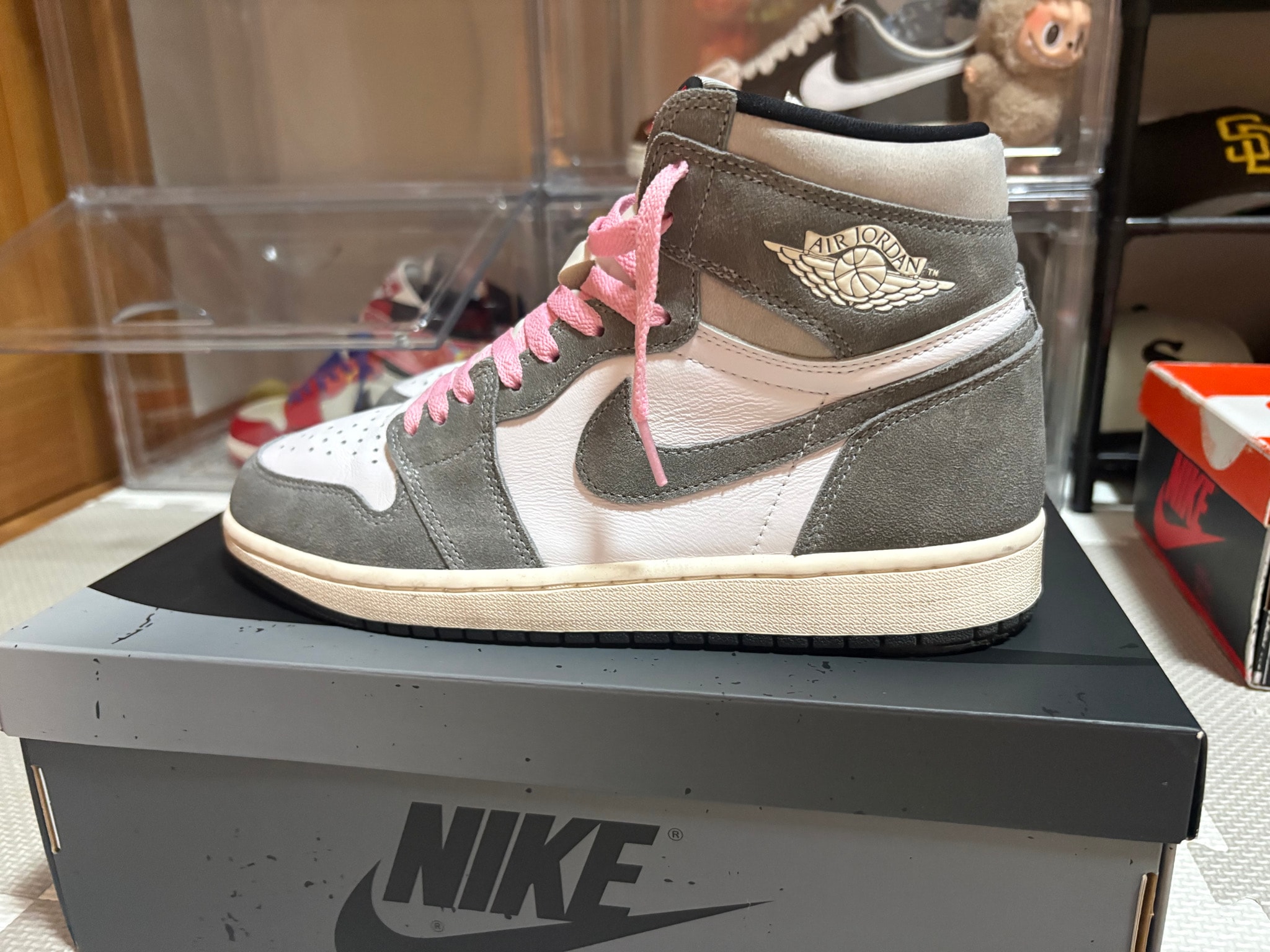 Nike Air Jordan 1 Retro High OG "Black and Smoke Grey"