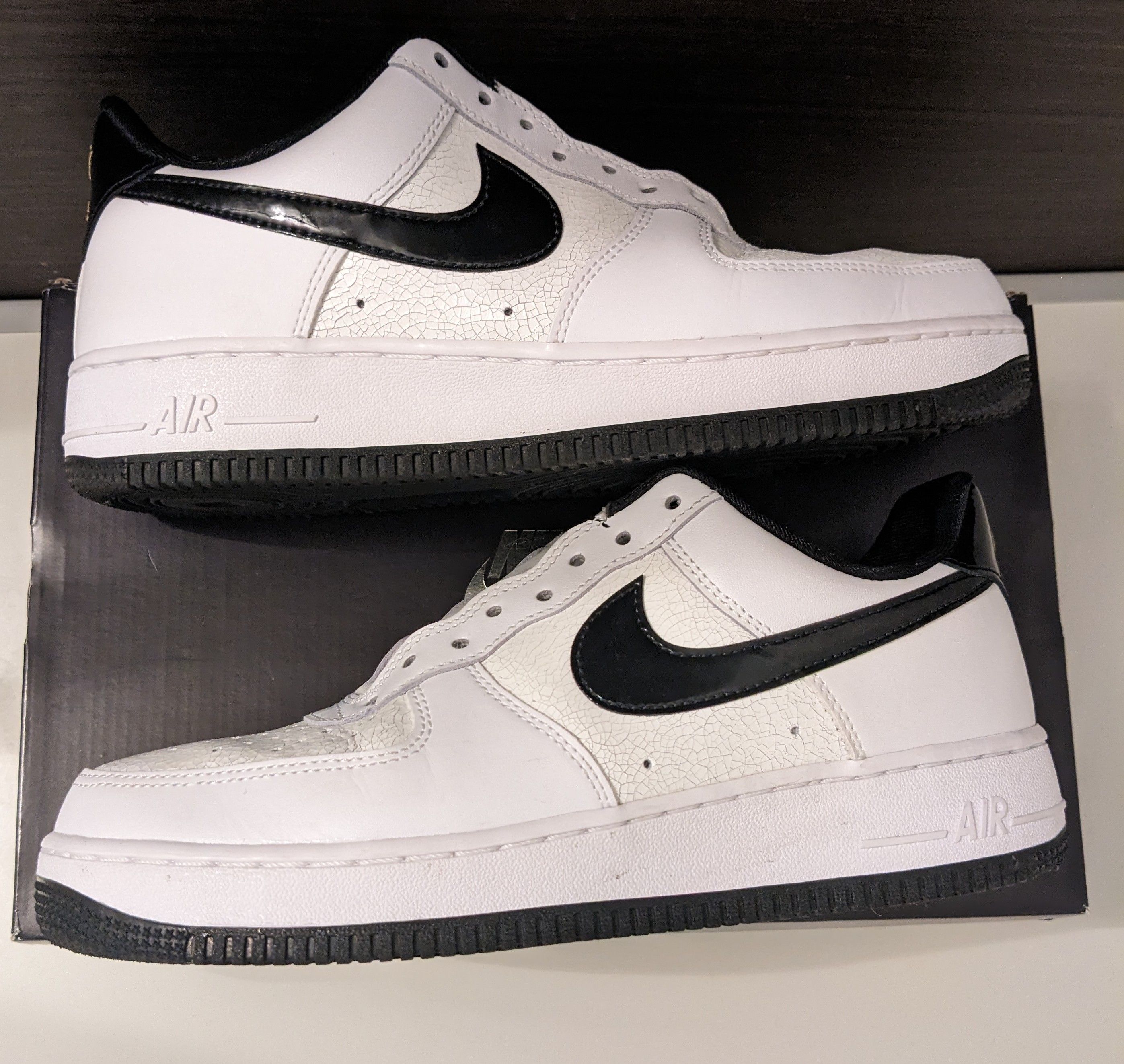 Nike Air Force 1 Low '07 LV8 "World Champ/White and Black"