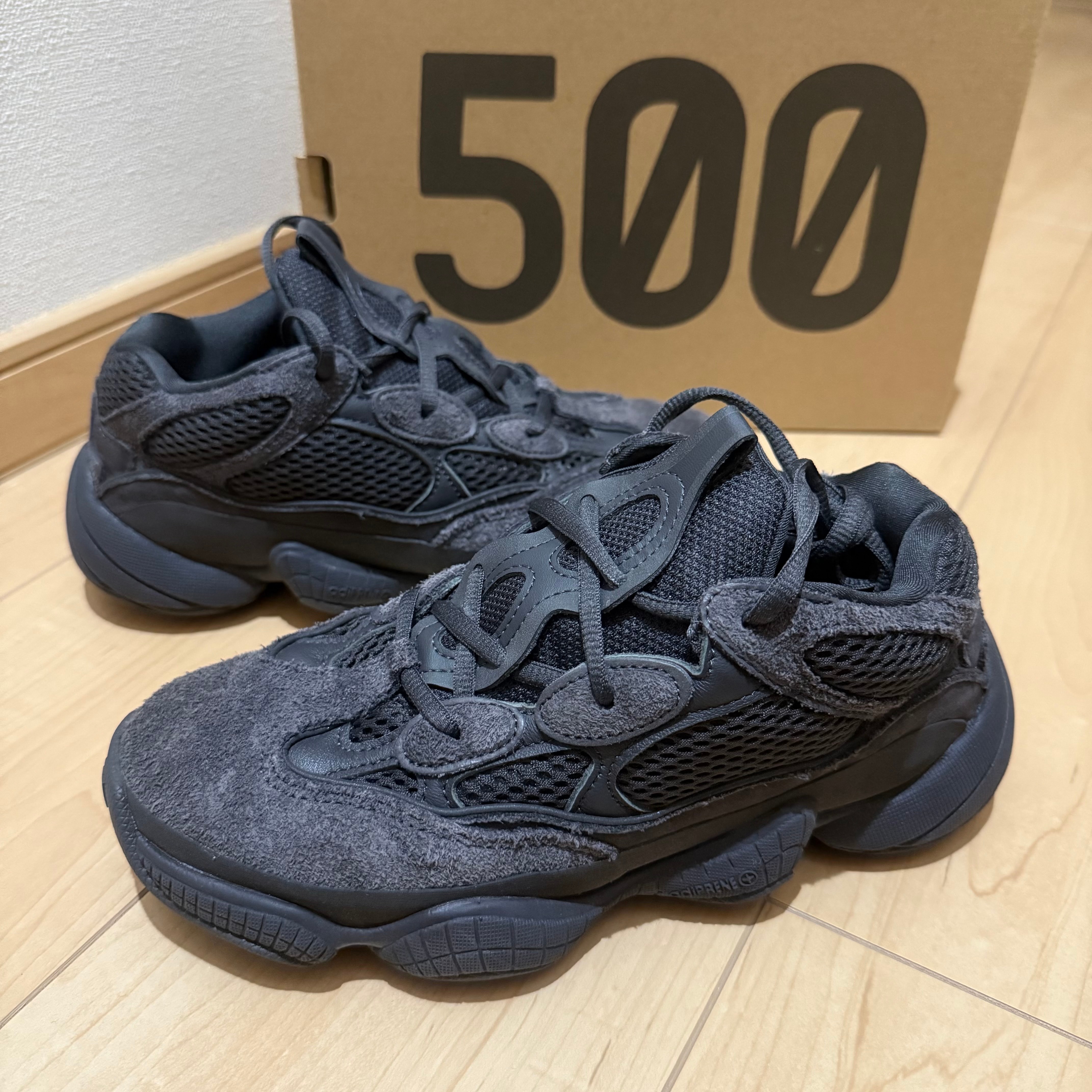 アディダス イージー500 "ユーティリティ ブラック"