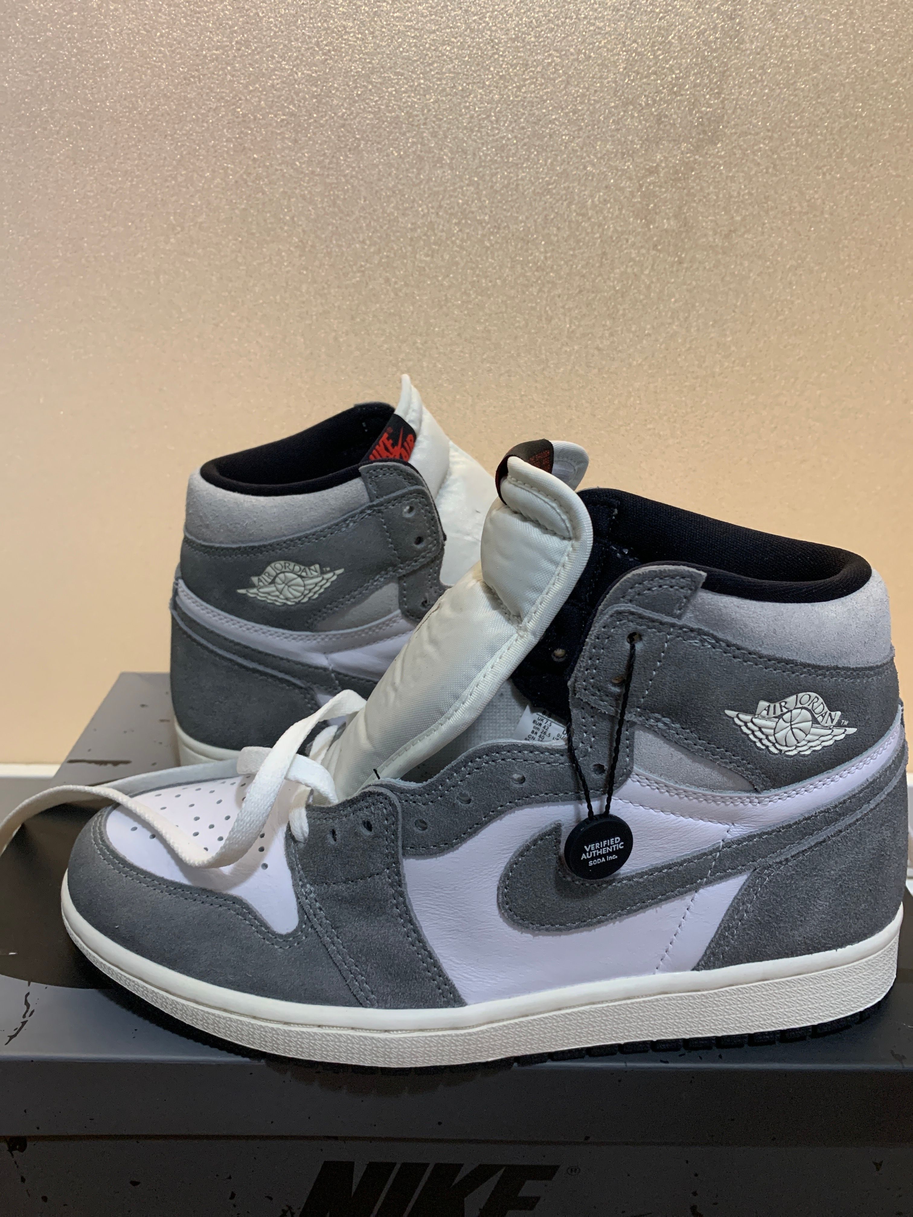 Nike Air Jordan 1 Retro High OG "Black and Smoke Grey"