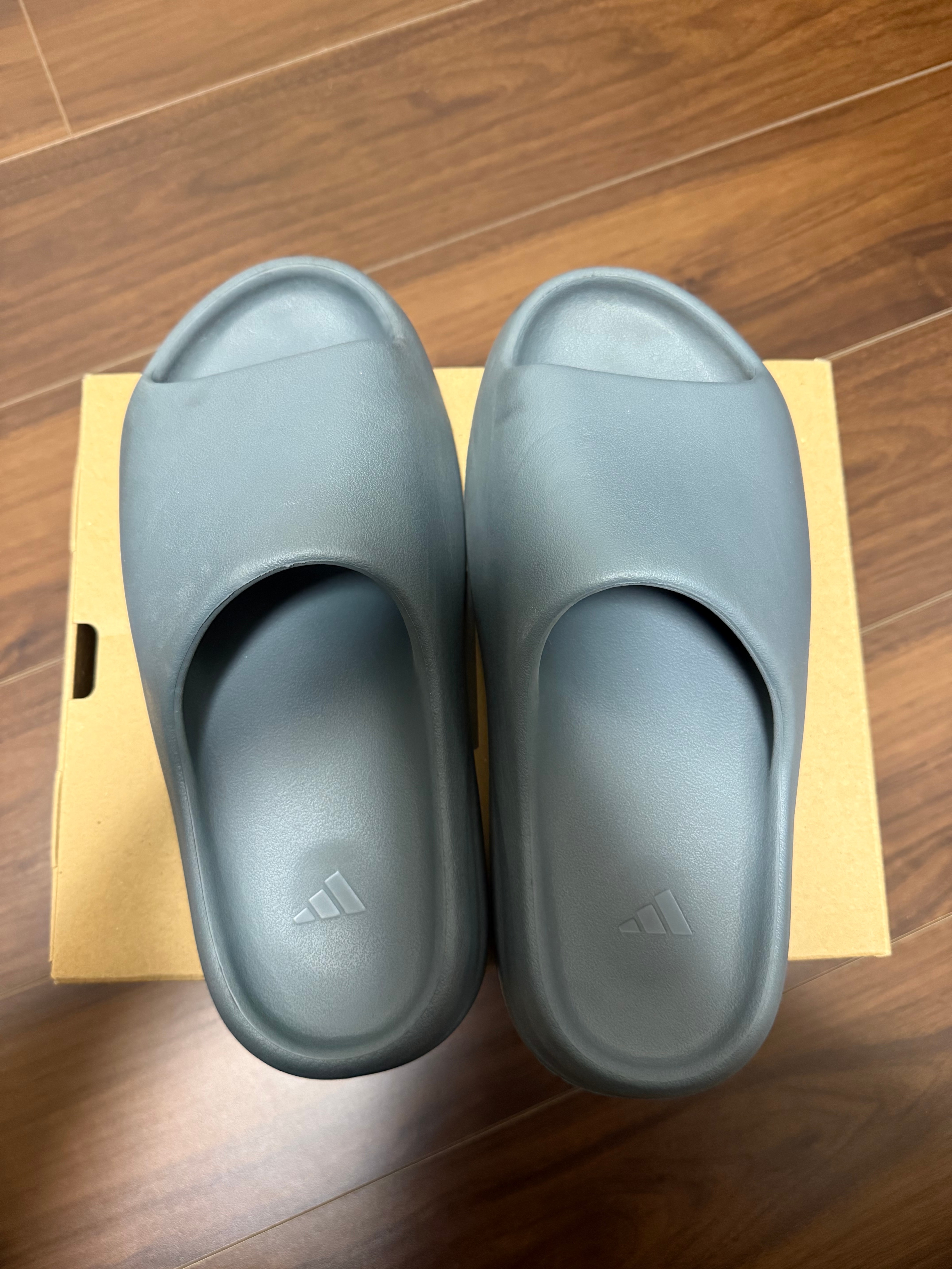 イージー イージー スライド (YEEZY Yeezy Slide) の新作・中古通販