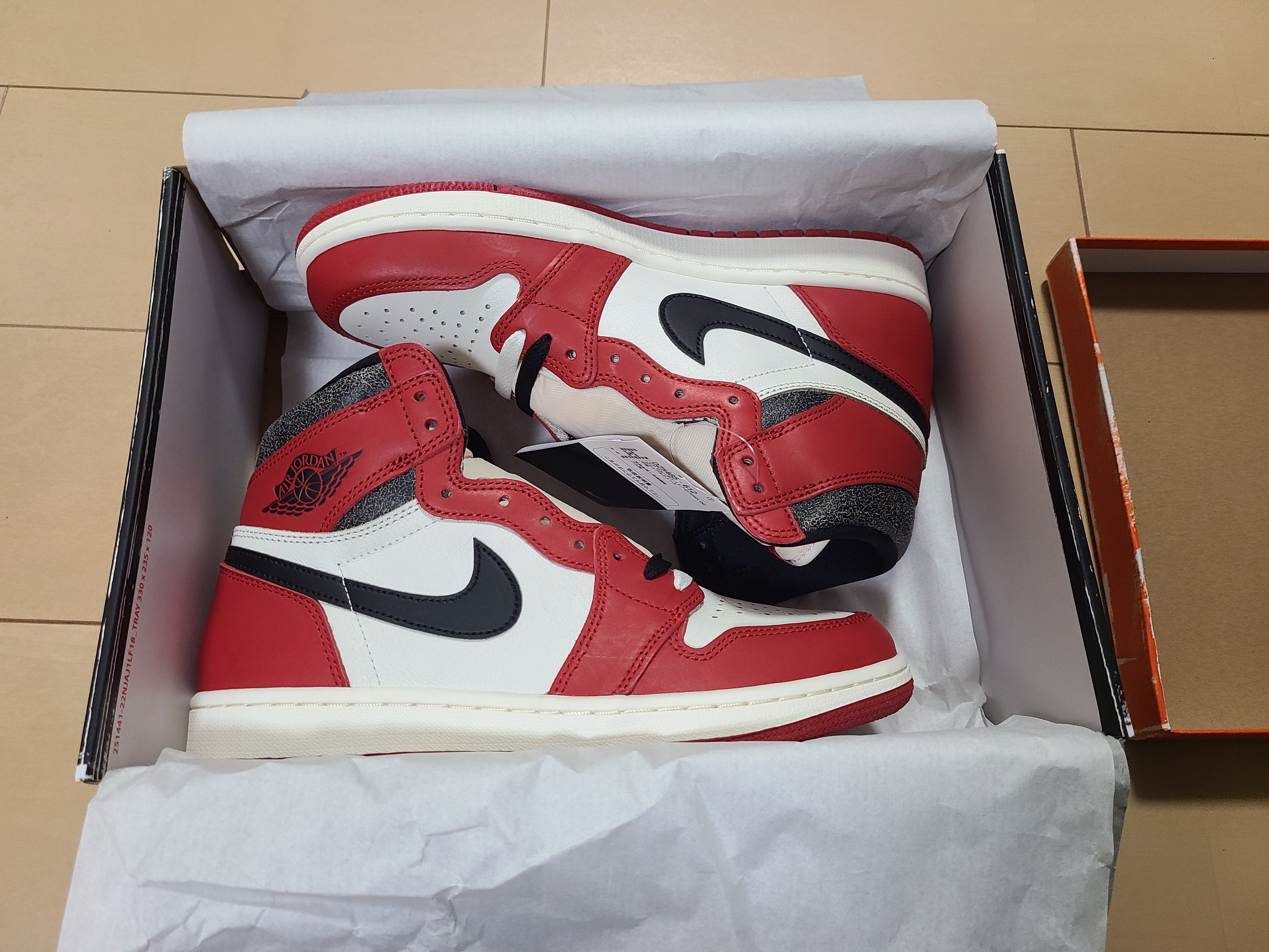Nike Air Jordan 1 High OG "Lost & Found/Chicago"