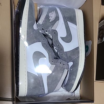 Nike Air Jordan 1 Retro High OG "Black and Smoke Grey"