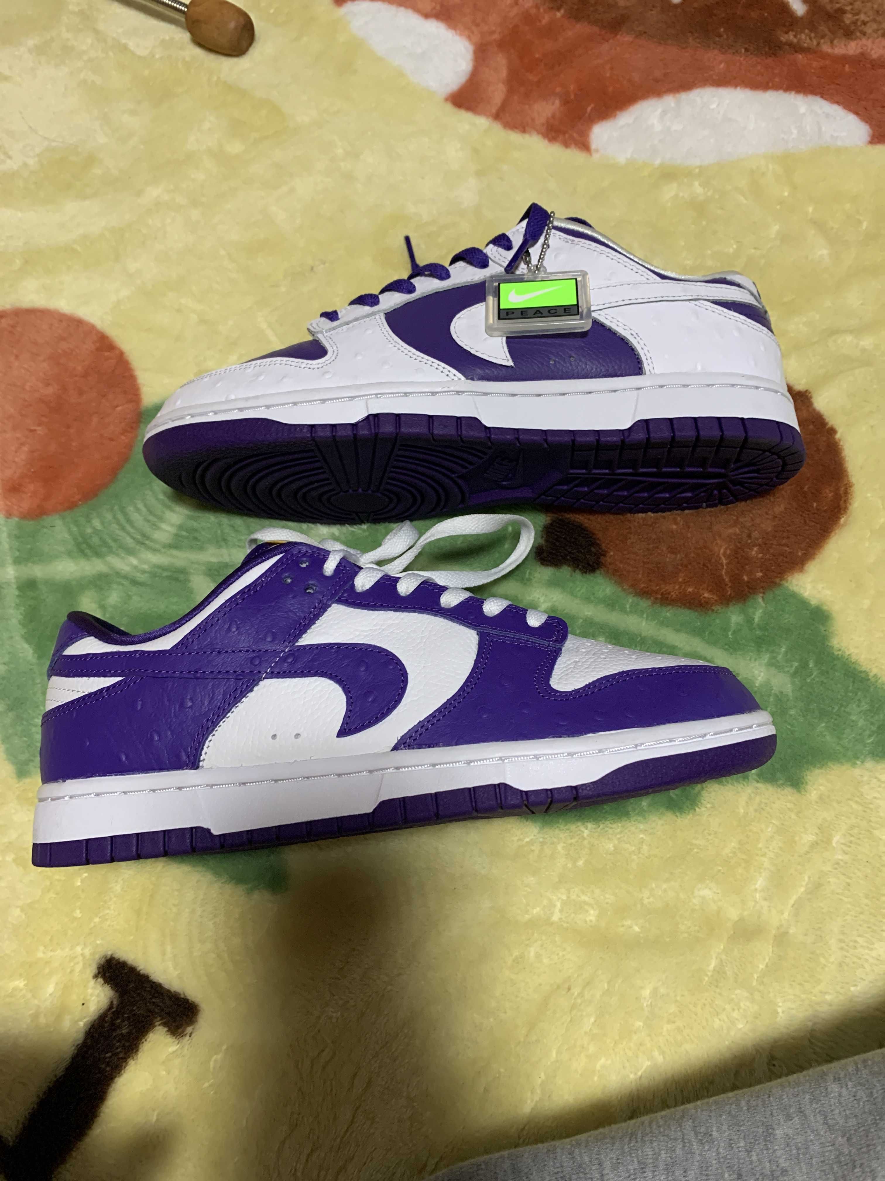 Nike Women's Dunk Low "Made You Look"