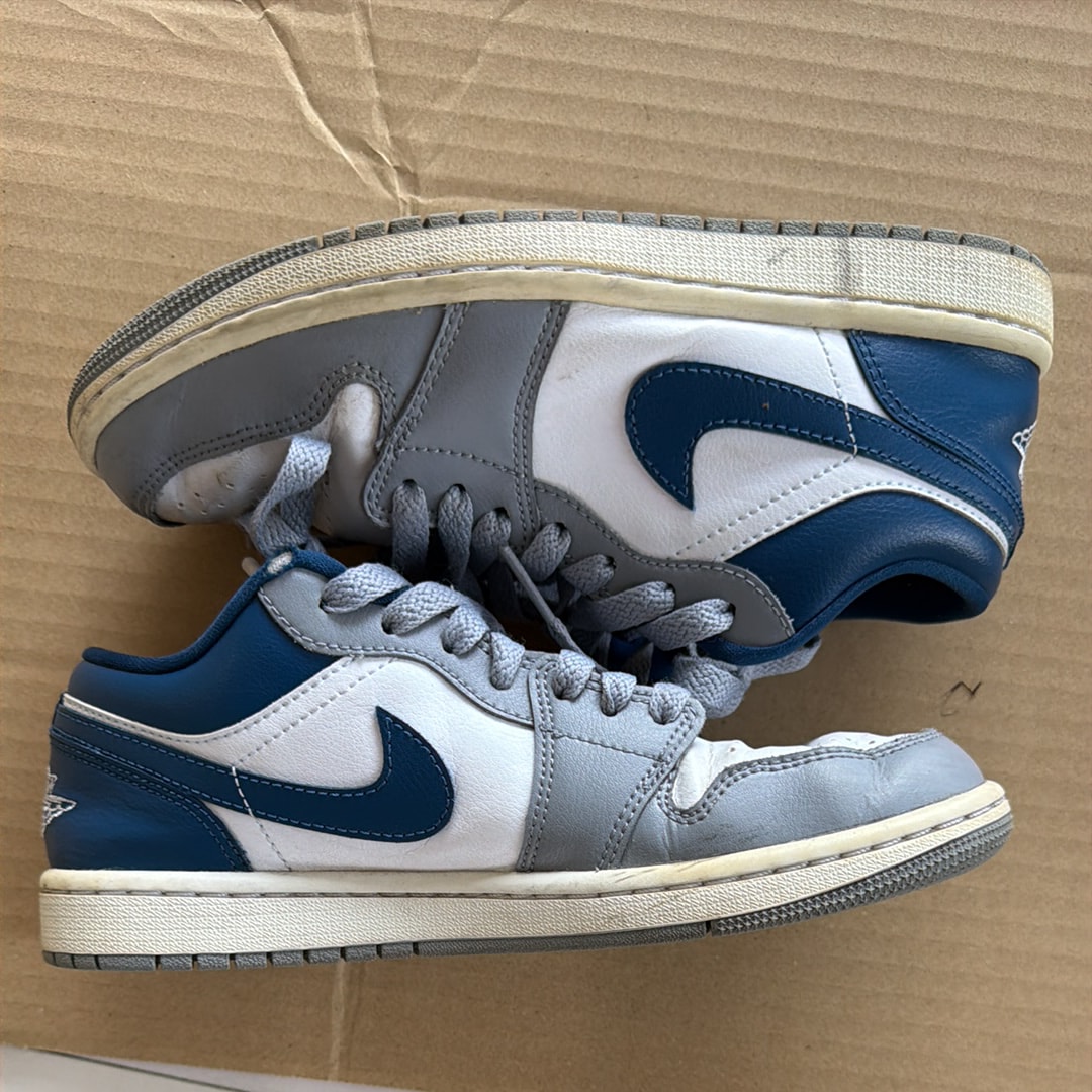ナイキ ウィメンズ エアジョーダン1 ロー "グレー アンド ブルー"